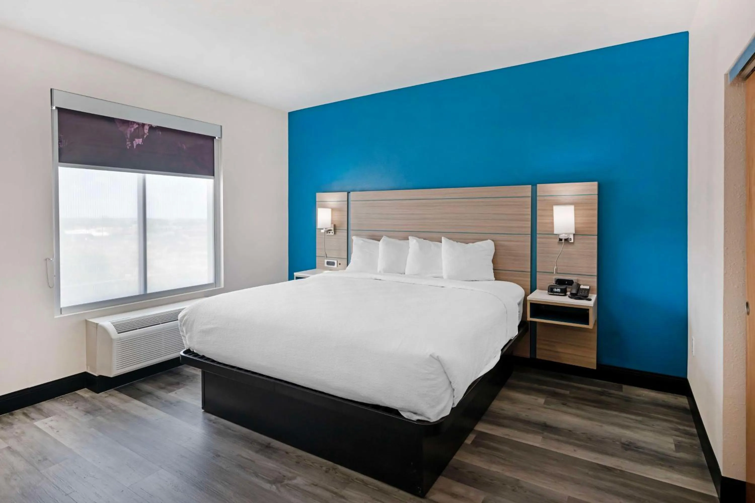 Bedroom, Bed in Best Western Plus Executive Residency Carlsbad Hotel