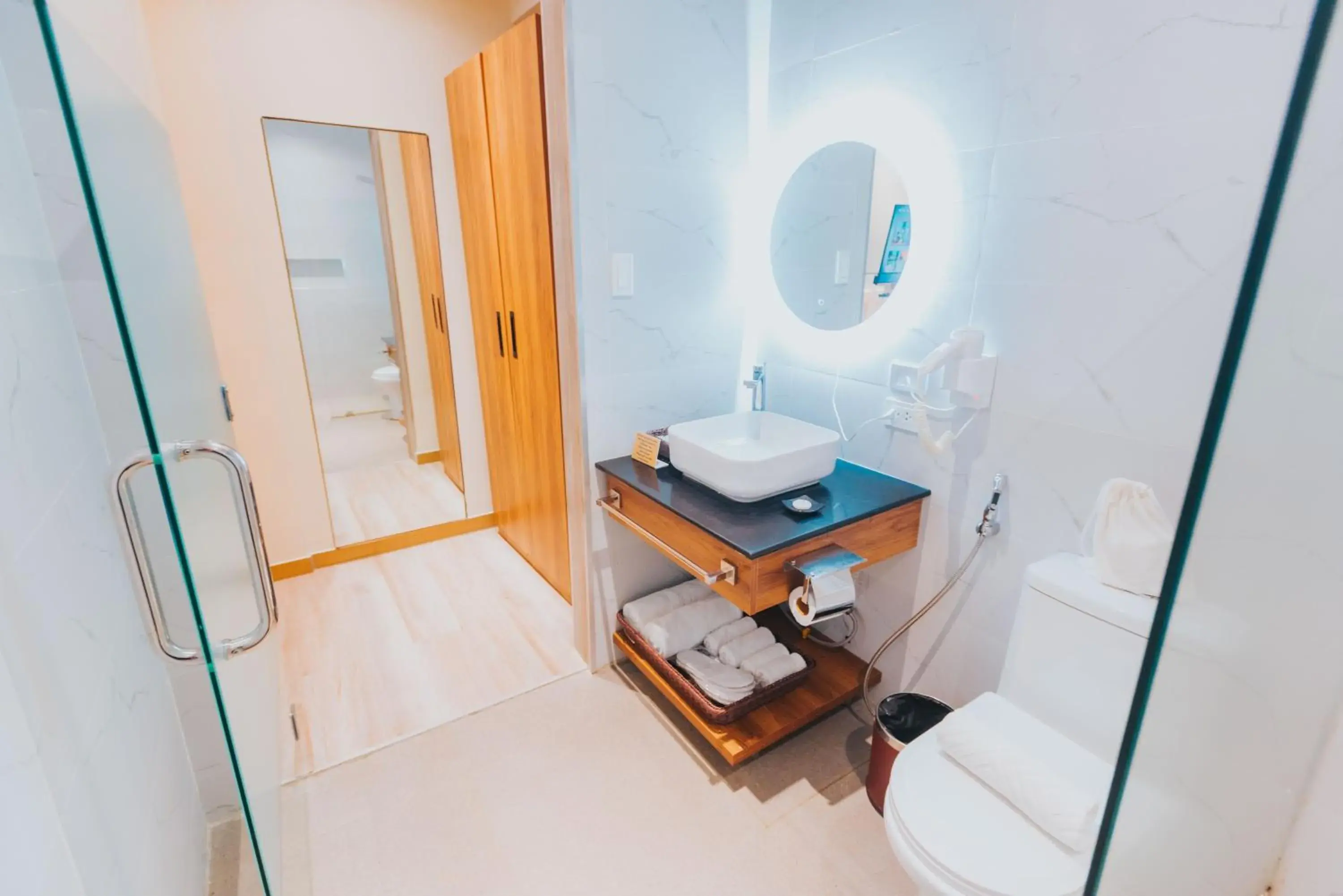 Bathroom in SureStay Studio by Best Western Clarkview Angeles City Bathroom in SureStay Studio by Best Western Clarkview Angeles City