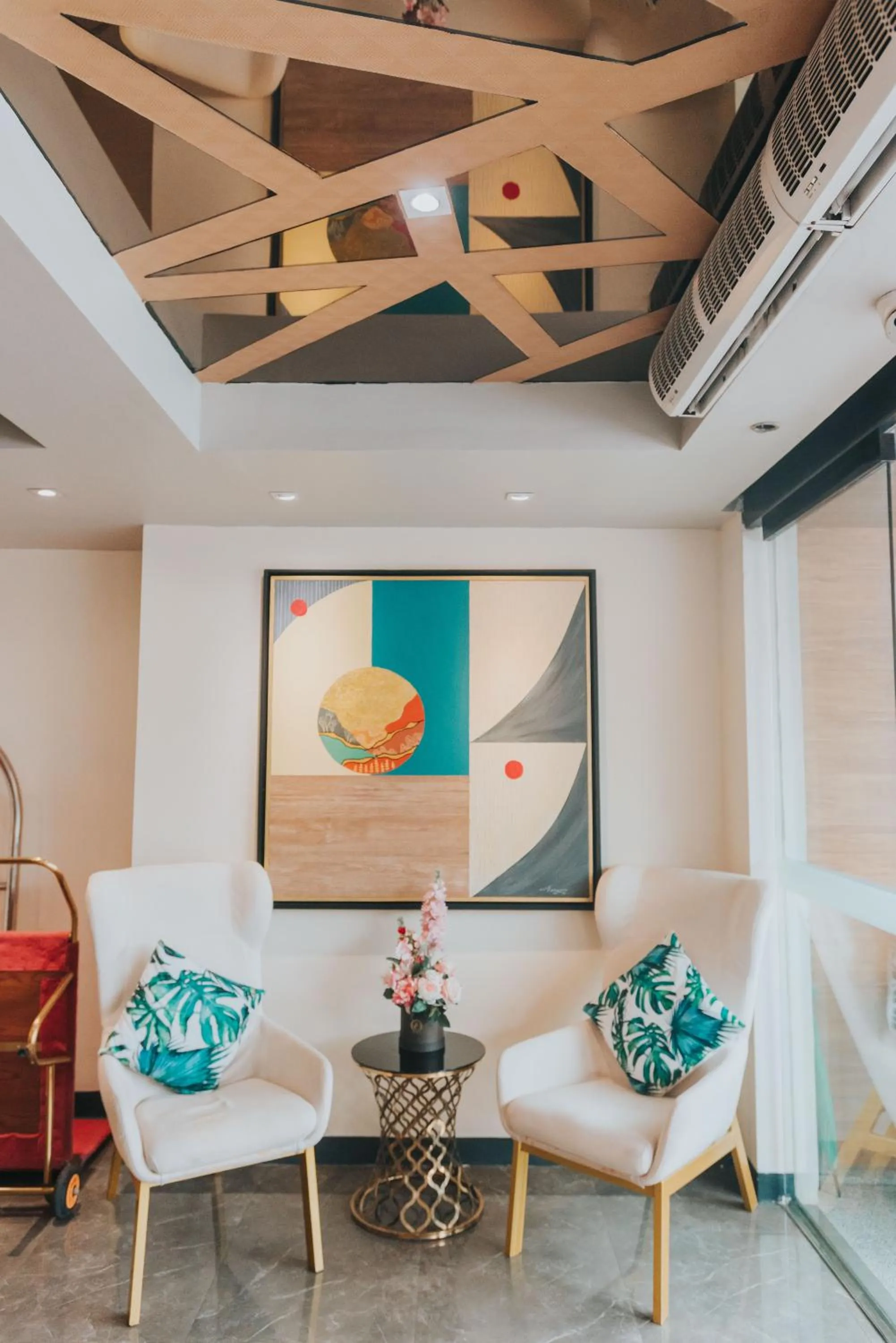 Lobby or reception in SureStay Studio by Best Western Clarkview Angeles City