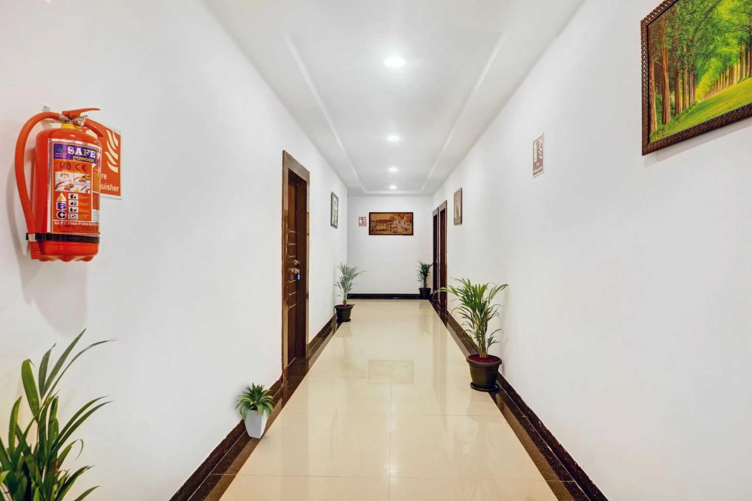 Lobby or reception in Super Townhouse RCC PARK VIEW INN