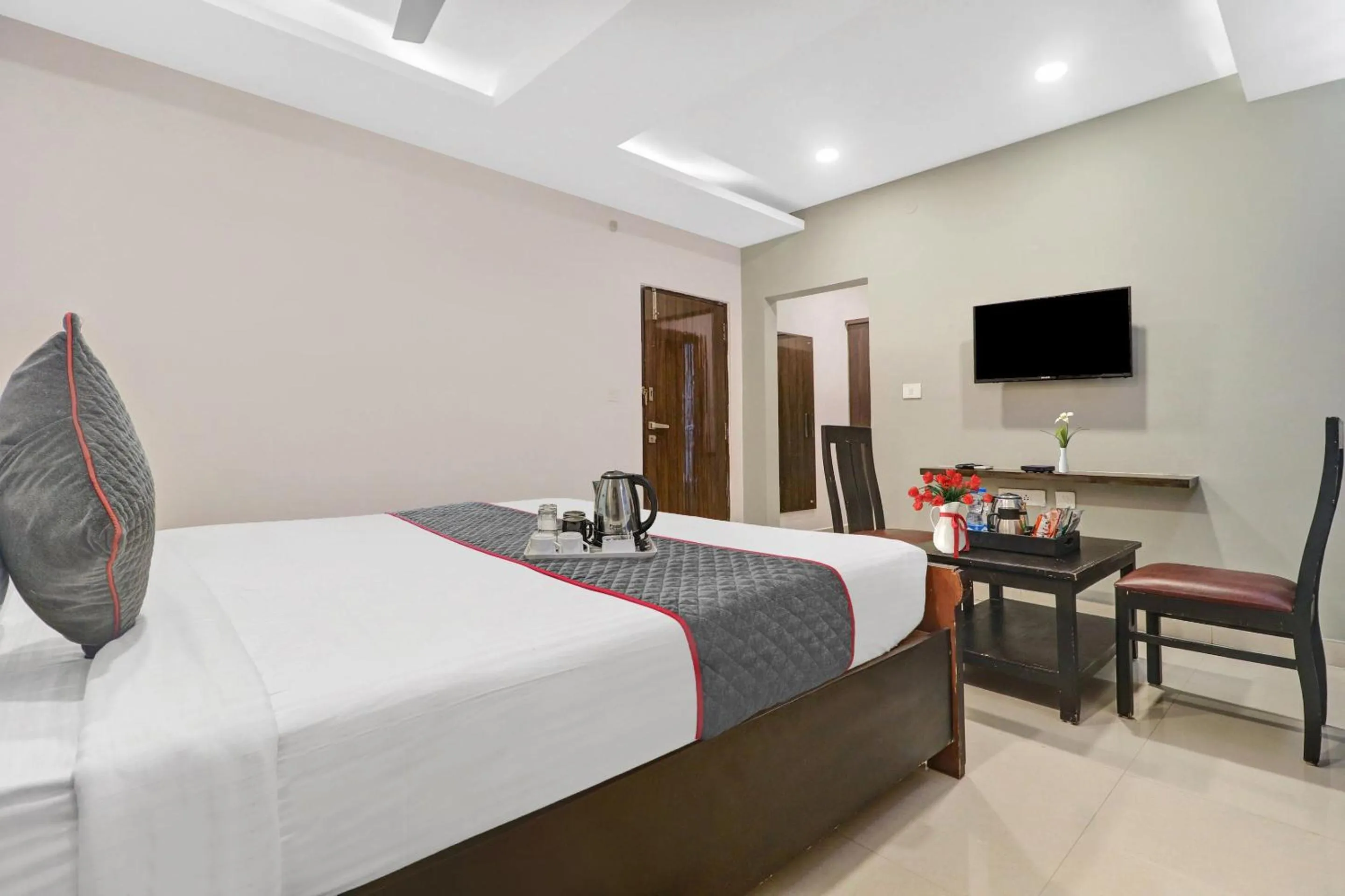 Bedroom, Bed in Super Townhouse RCC PARK VIEW INN