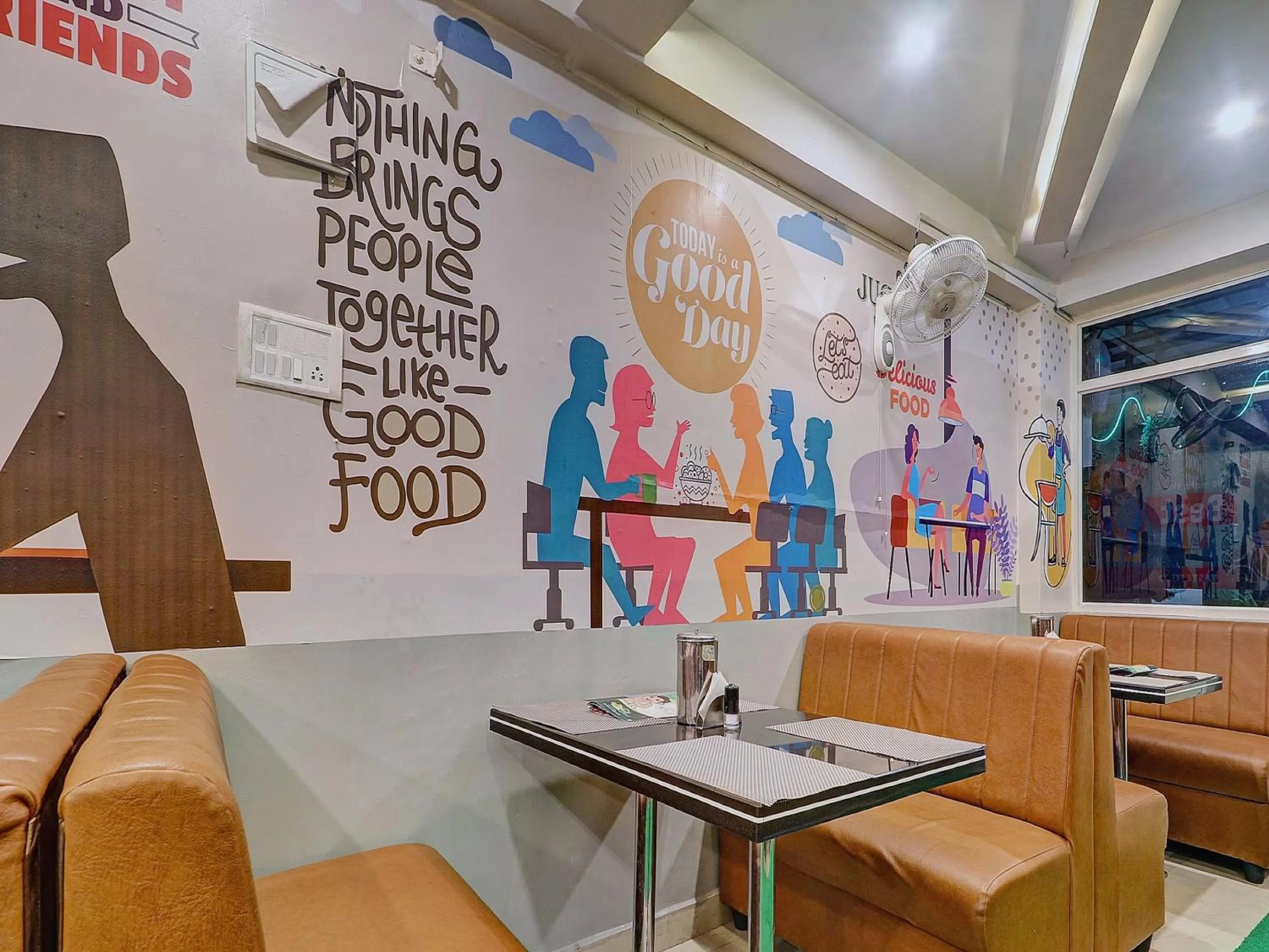 Restaurant/places to eat in Super Townhouse RCC PARK VIEW INN