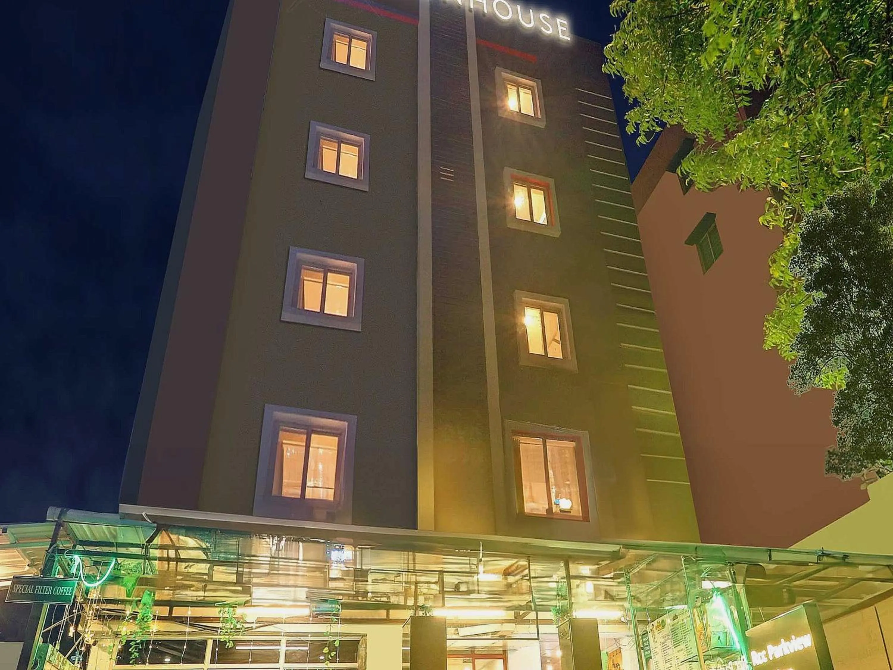 Facade/entrance in Super Townhouse RCC PARK VIEW INN