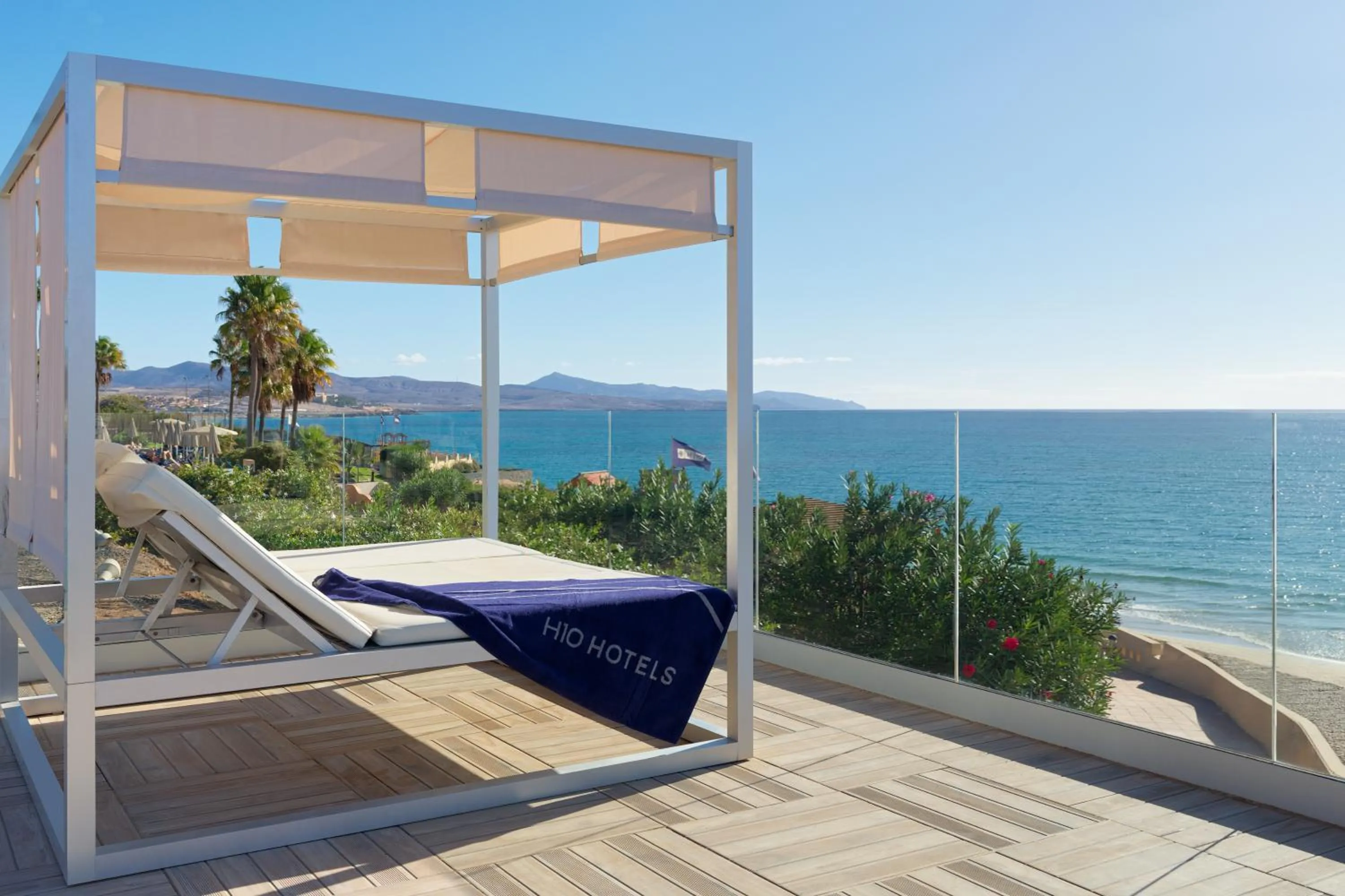 Swimming pool in H10 Tindaya