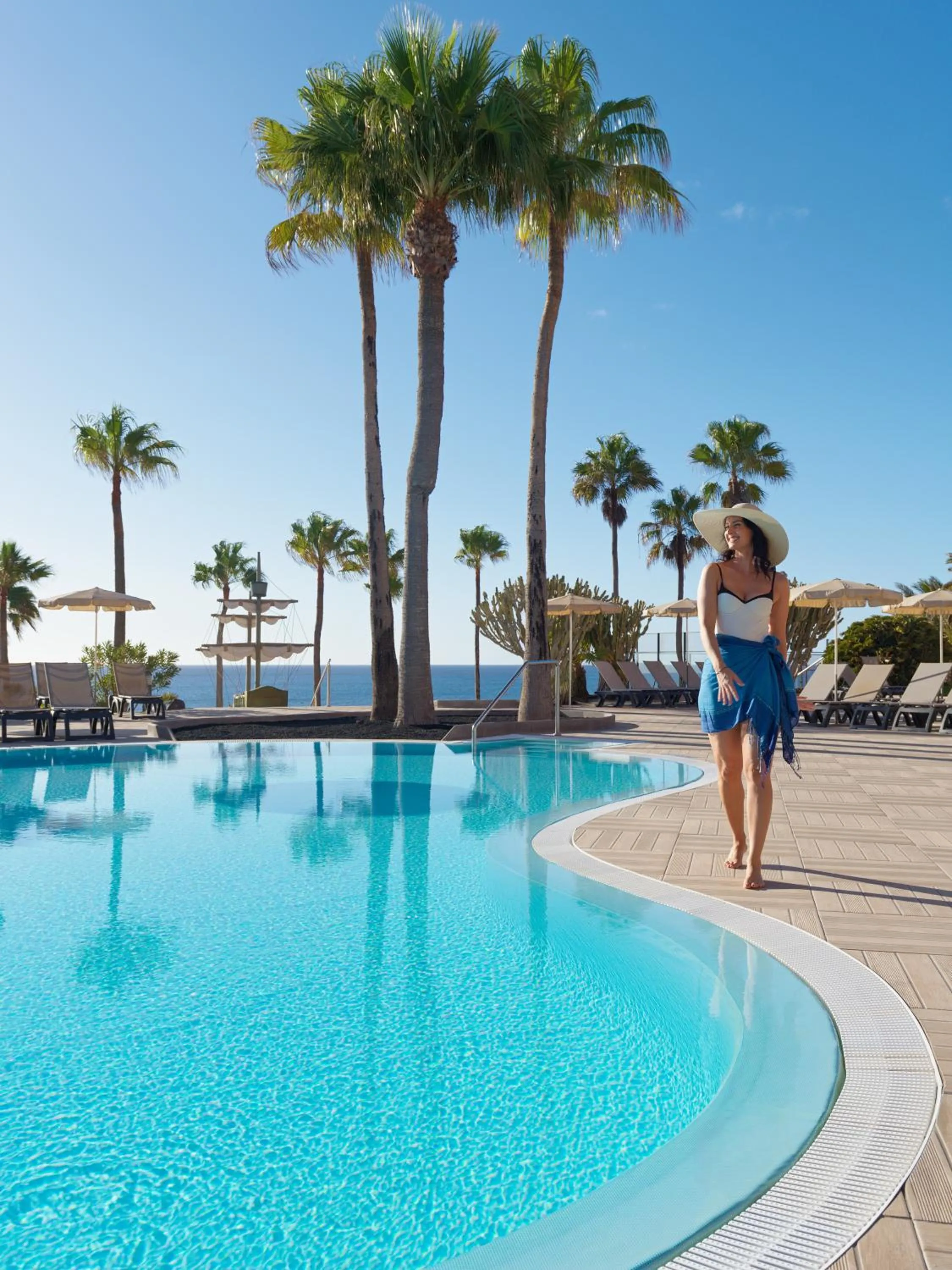 Swimming pool in H10 Tindaya