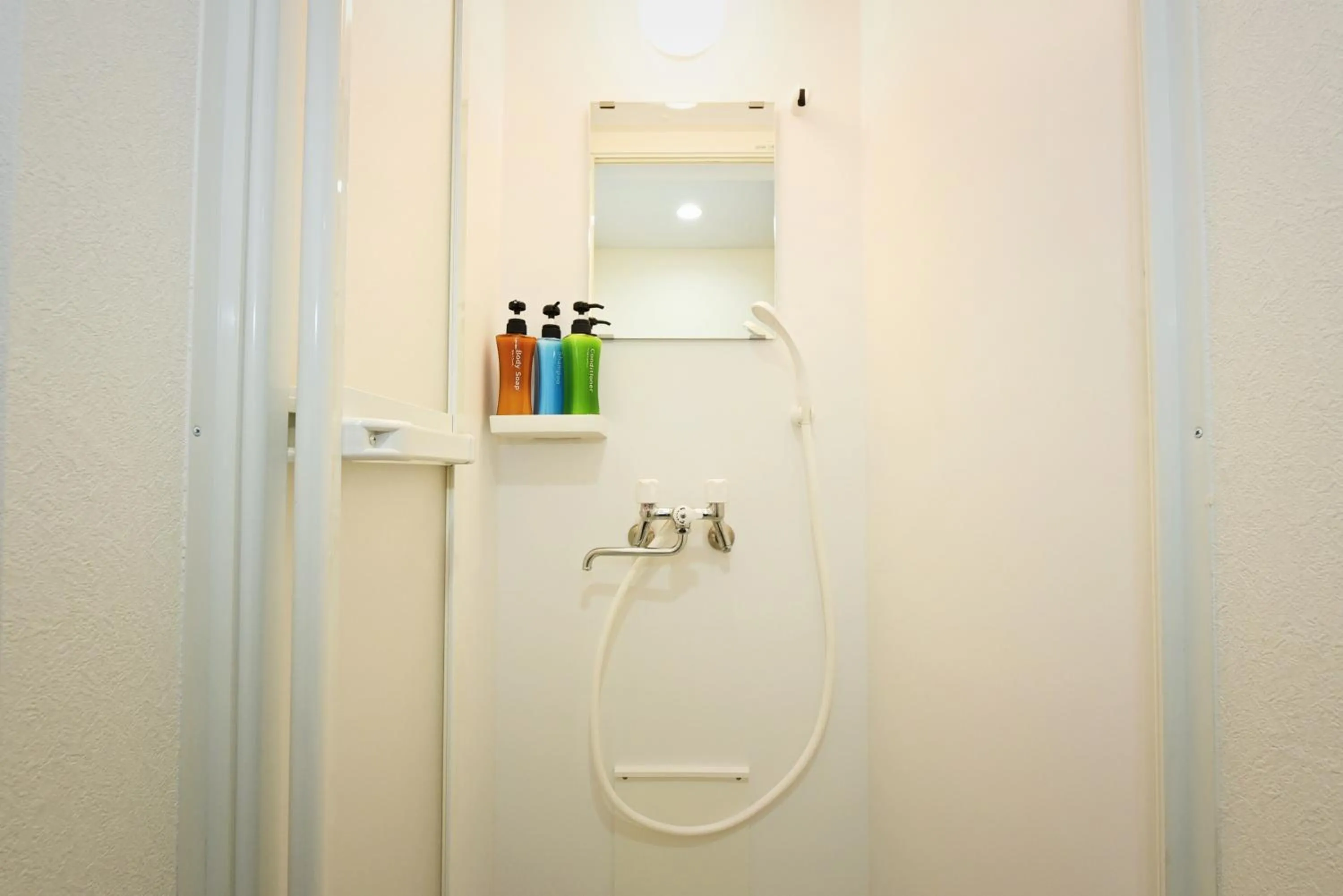 Shower in HEIGHTS N7