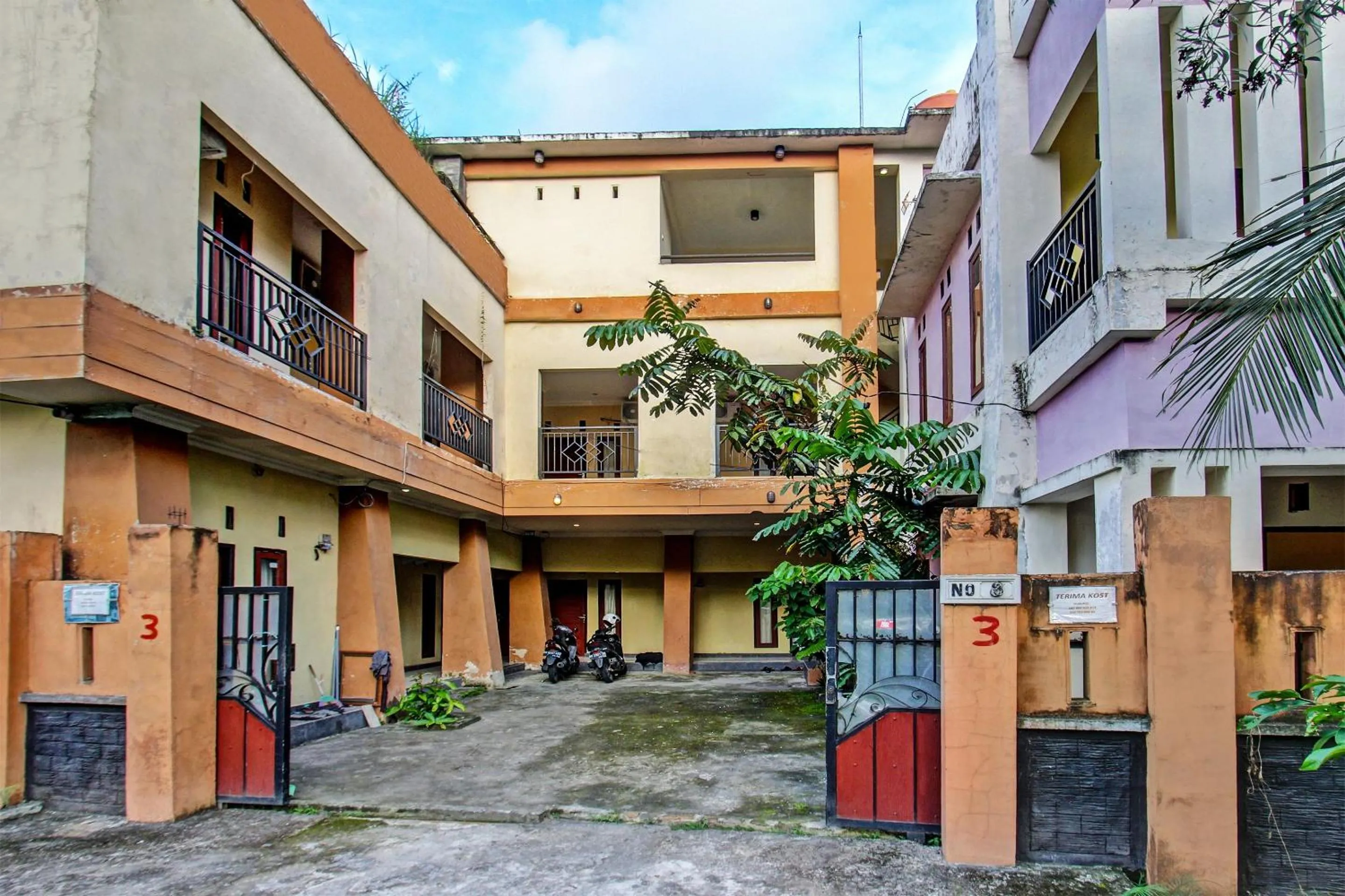 Facade/entrance in OYO 91845 V_ar House Near Pantai Tanjung Bias