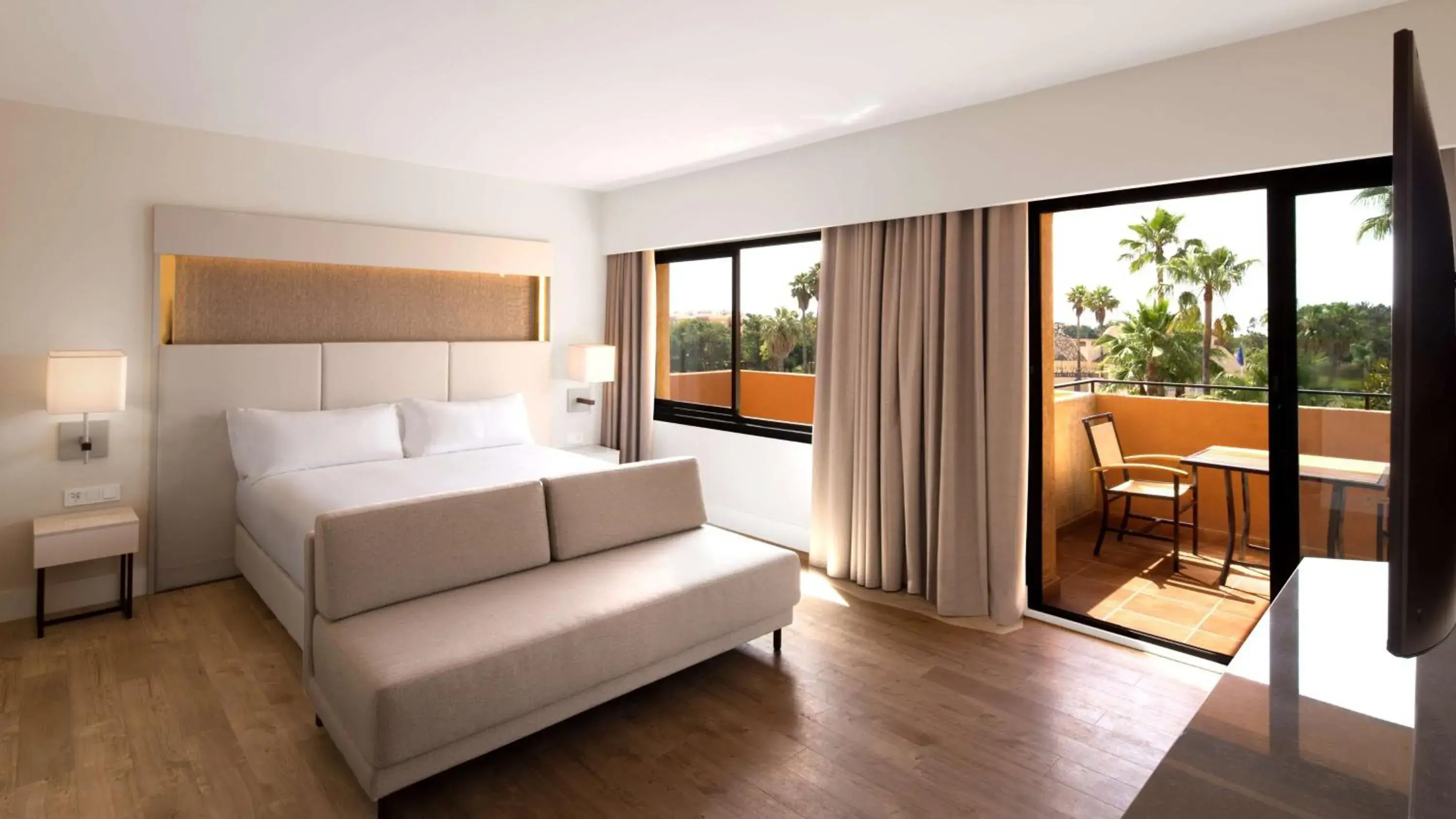 Deluxe King Room - Mobility Accessible in DoubleTree by Hilton Islantilla Beach Golf Resort Deluxe King Room - Mobility Accessible in DoubleTree by Hilton Islantilla Beach Golf Resort