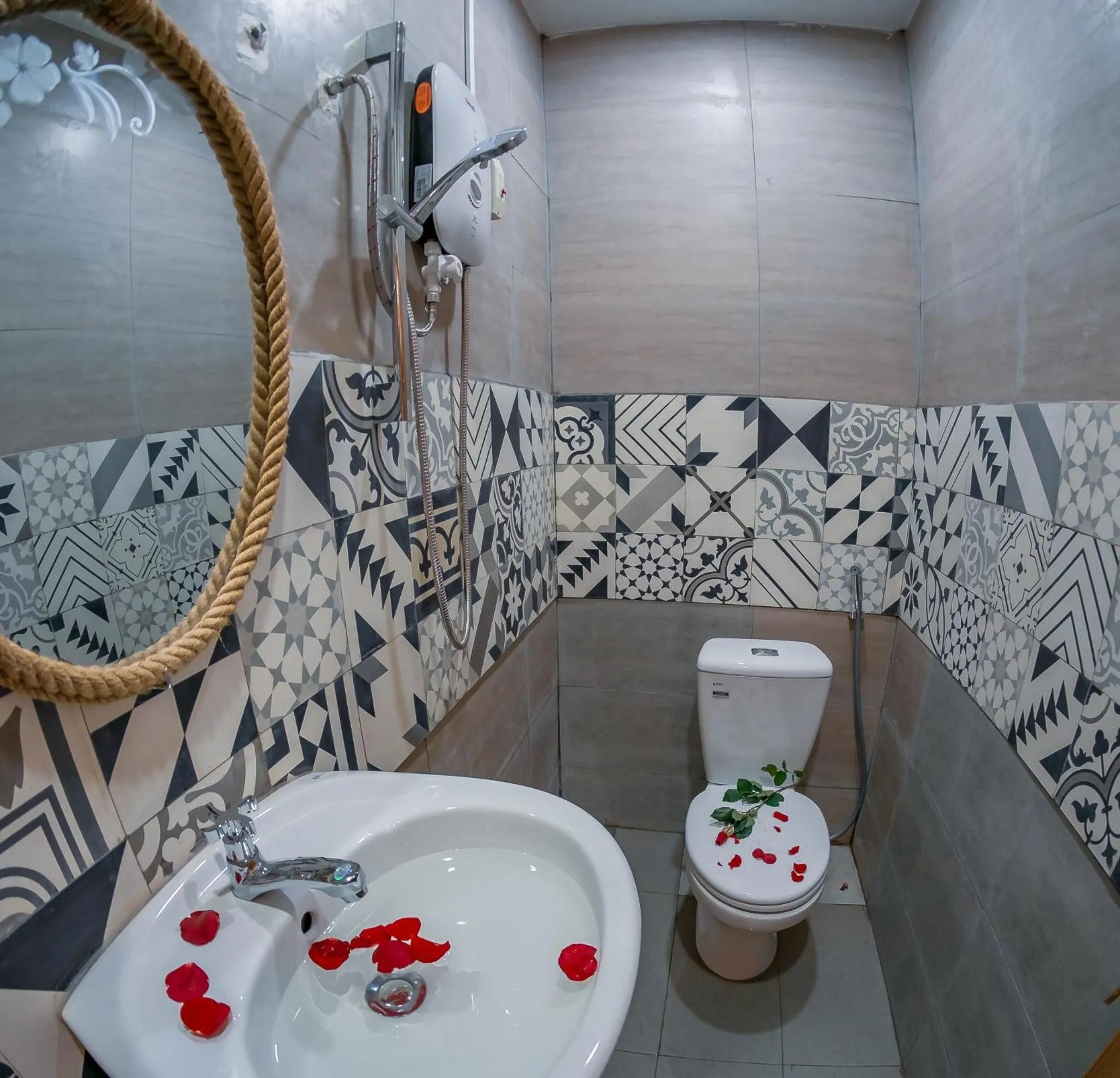 Shower in Lengkeng Da Lat Homestay