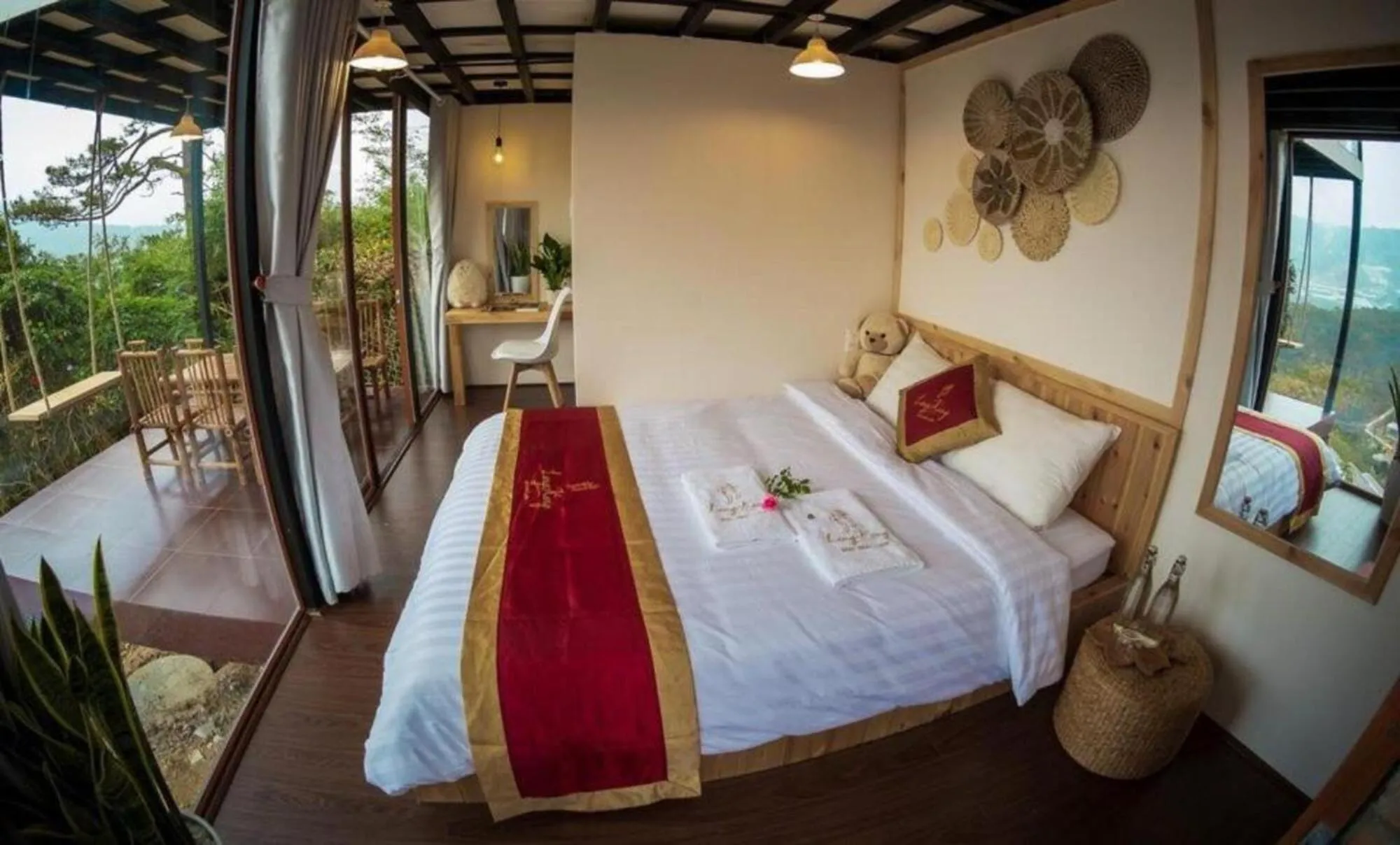 View (from property/room), Bed in Lengkeng Da Lat Homestay