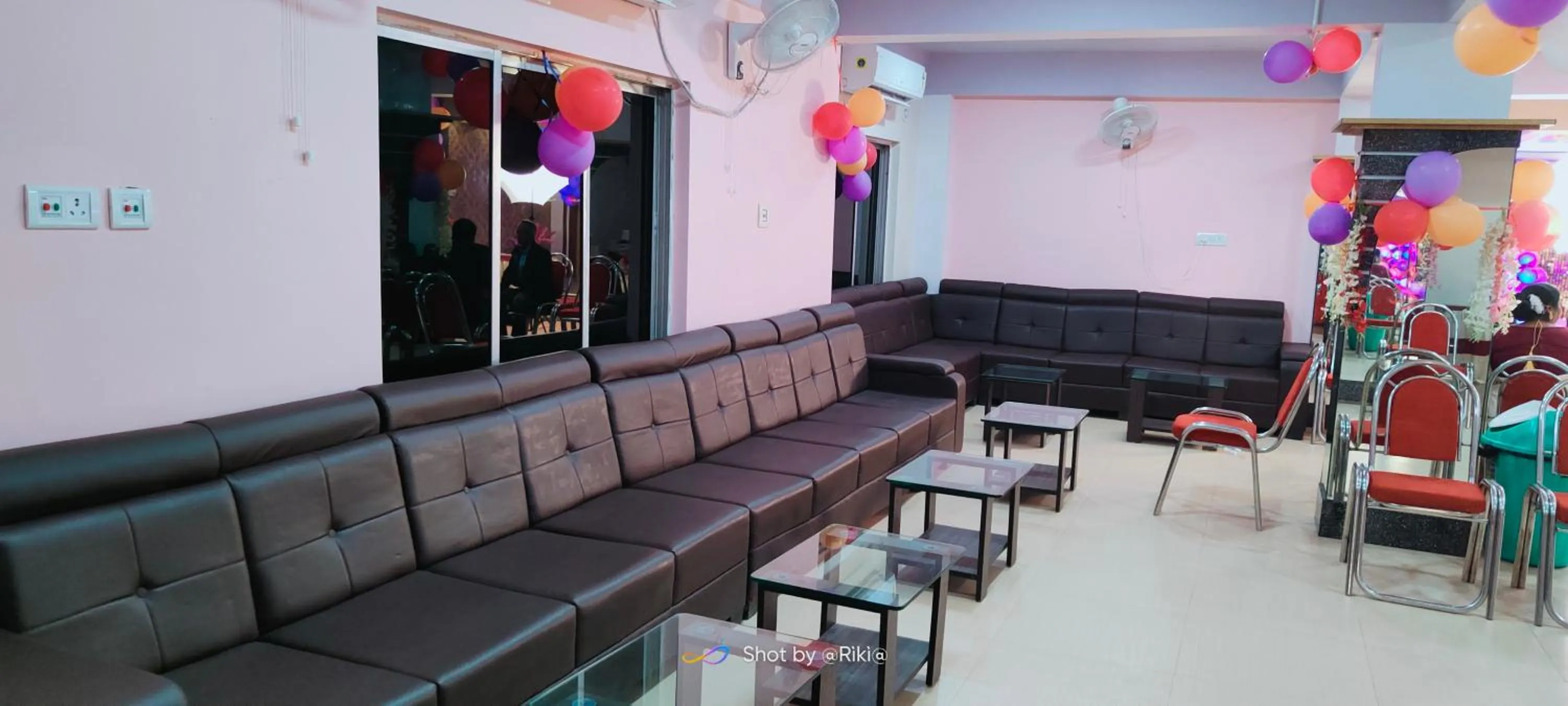 Seating area in Hotel Saan Berhampore