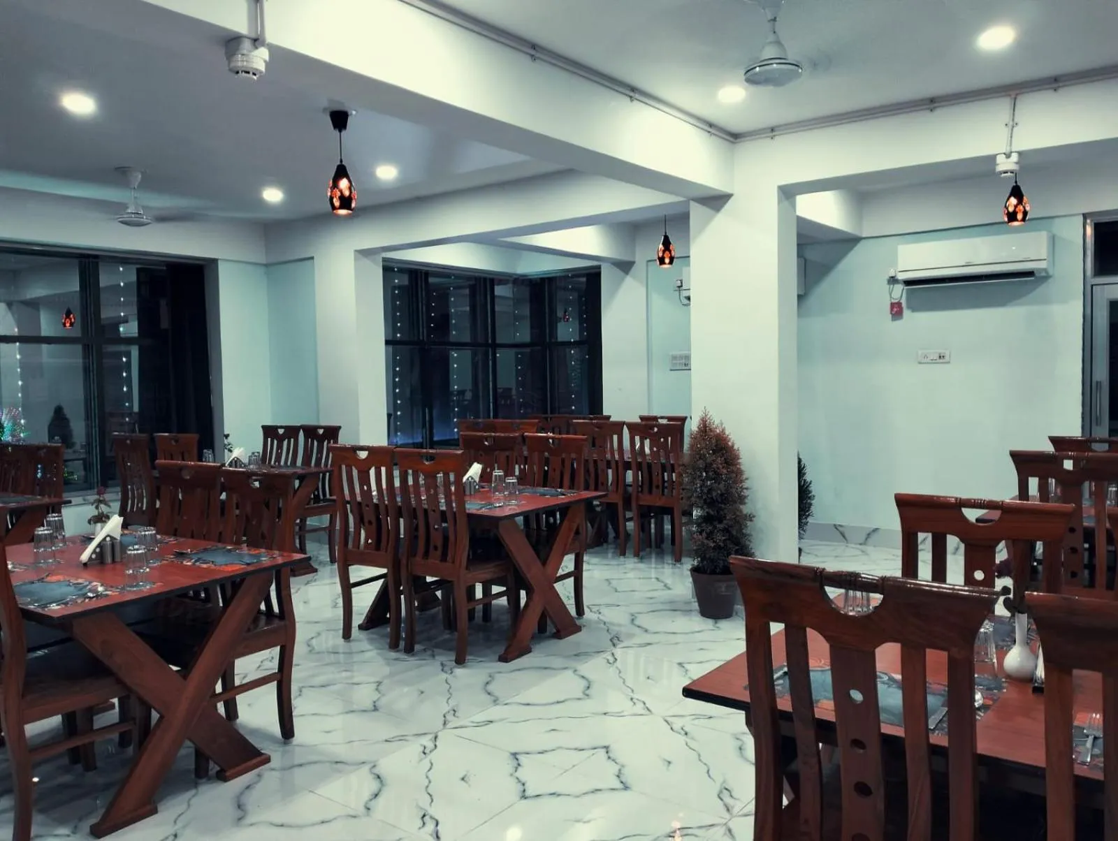 Restaurant/places to eat in Hotel Saan Berhampore