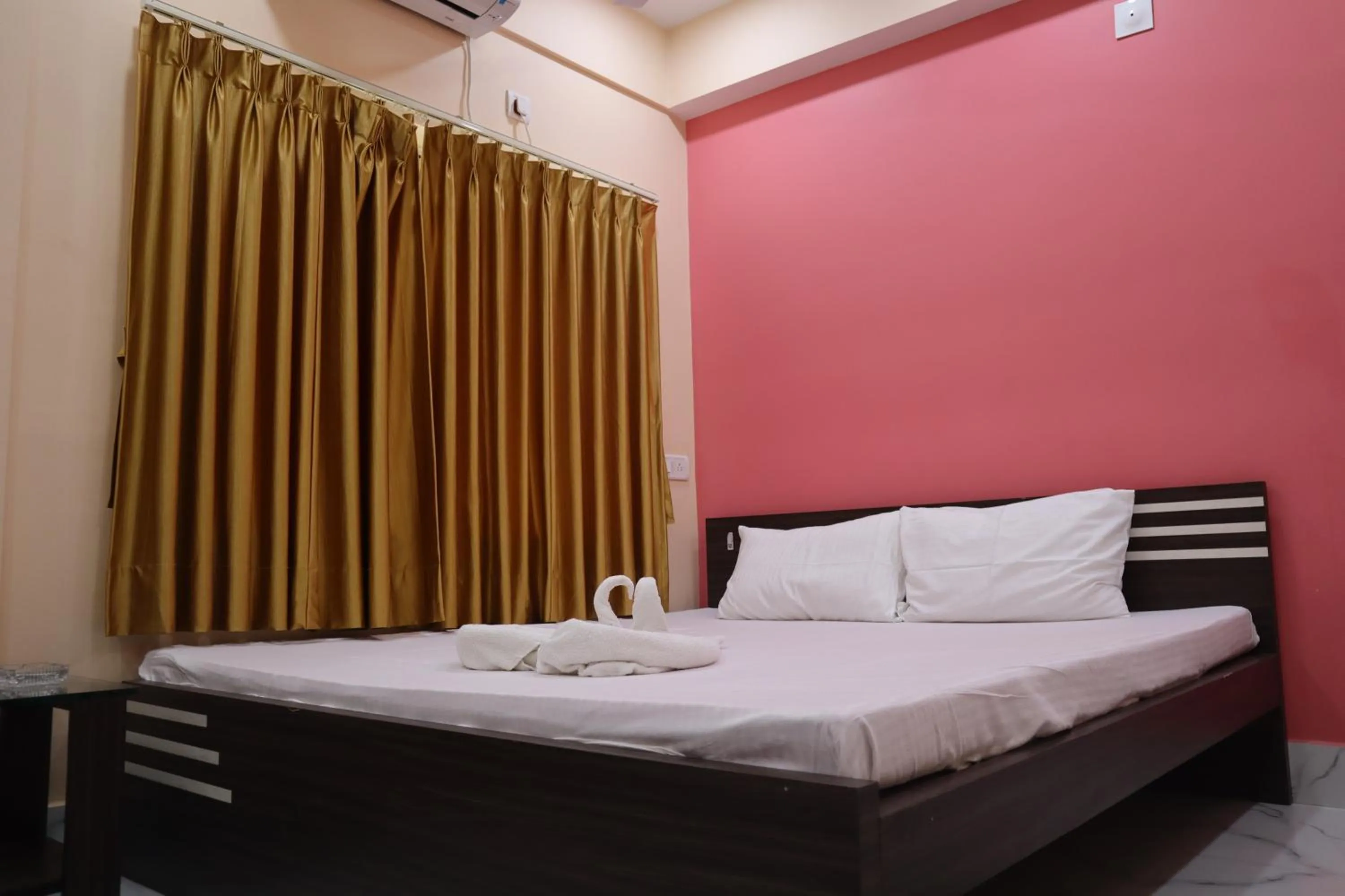 Bed in Hotel Saan Berhampore