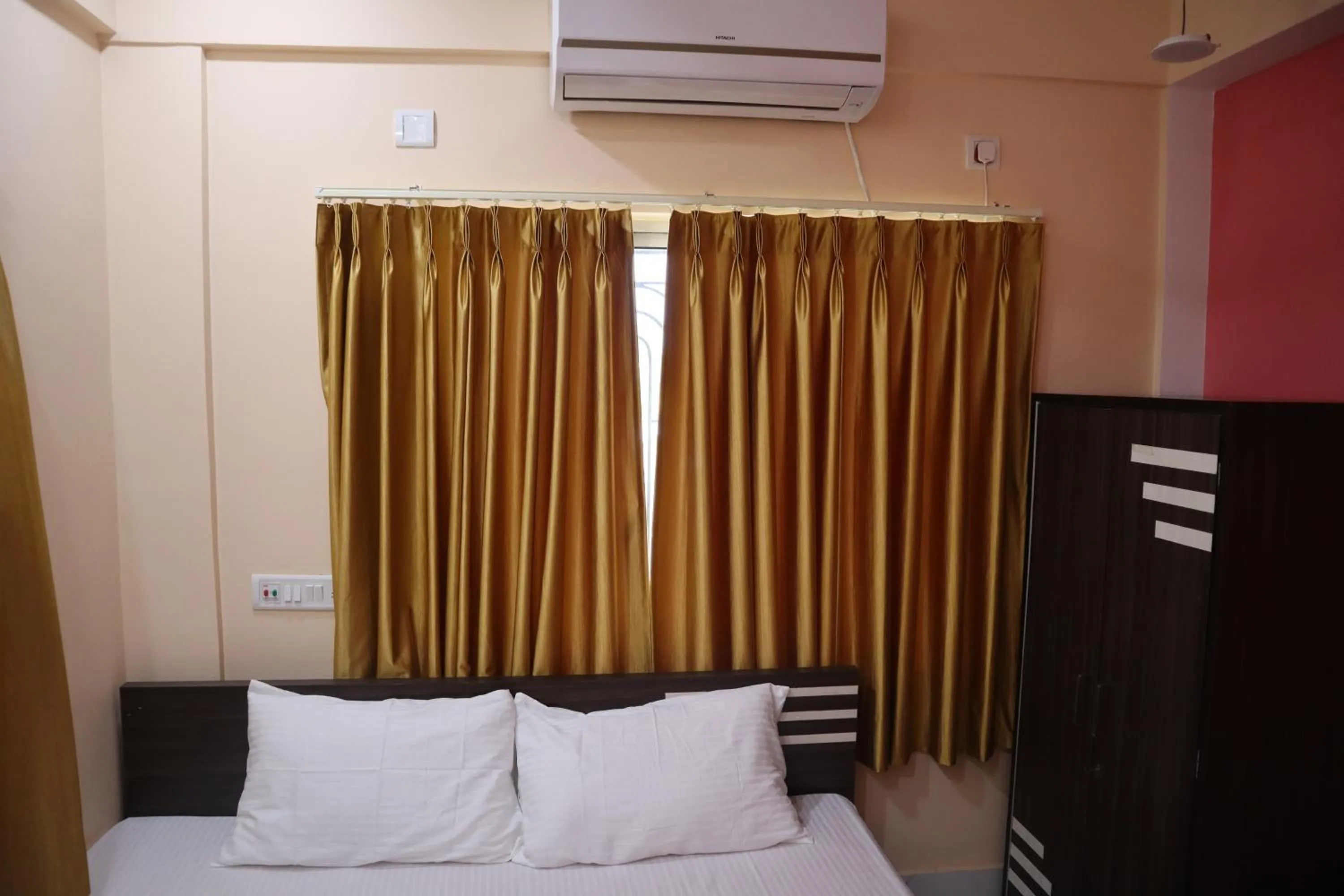 Bed in Hotel Saan Berhampore