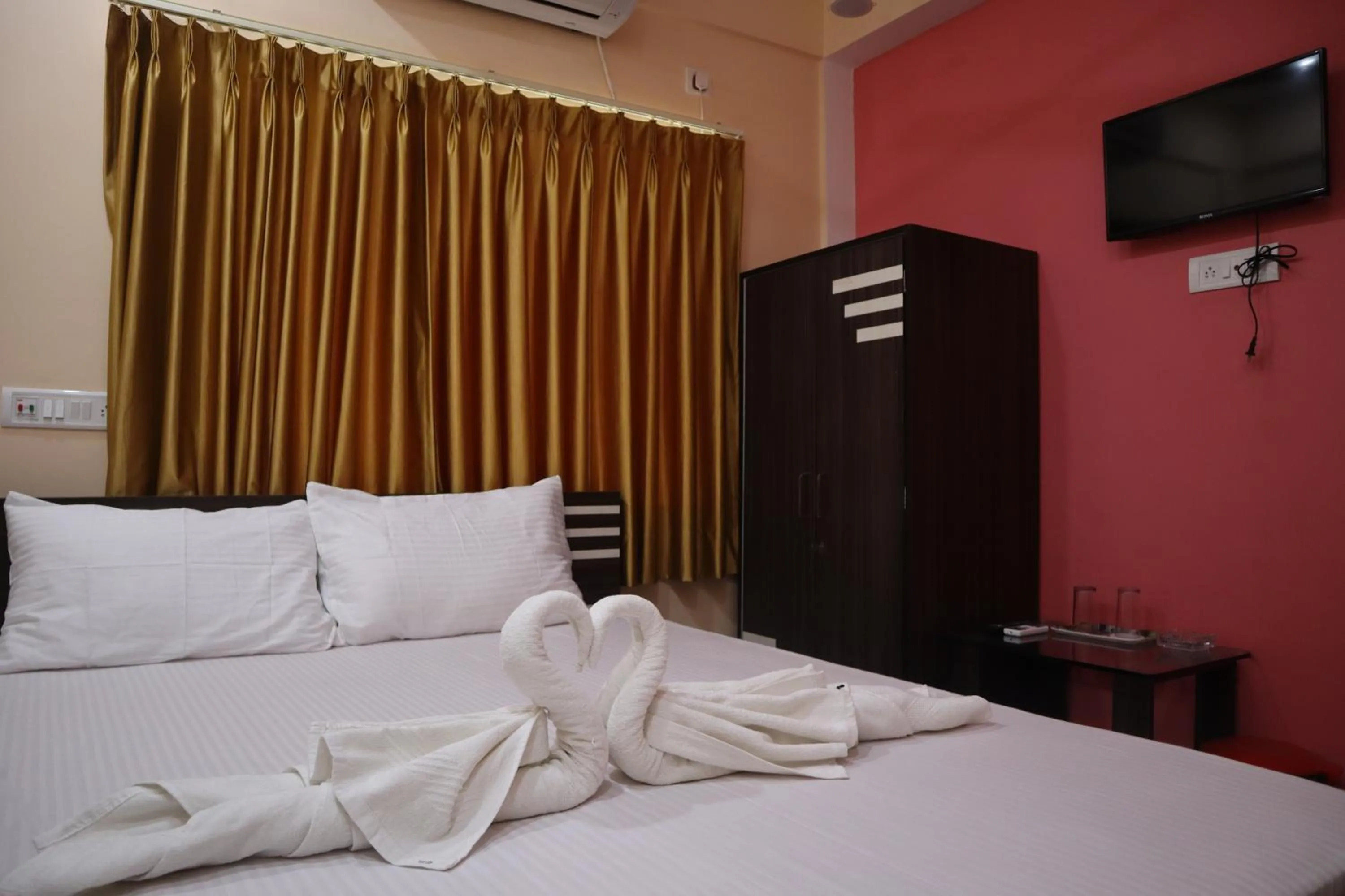 Bed in Hotel Saan Berhampore