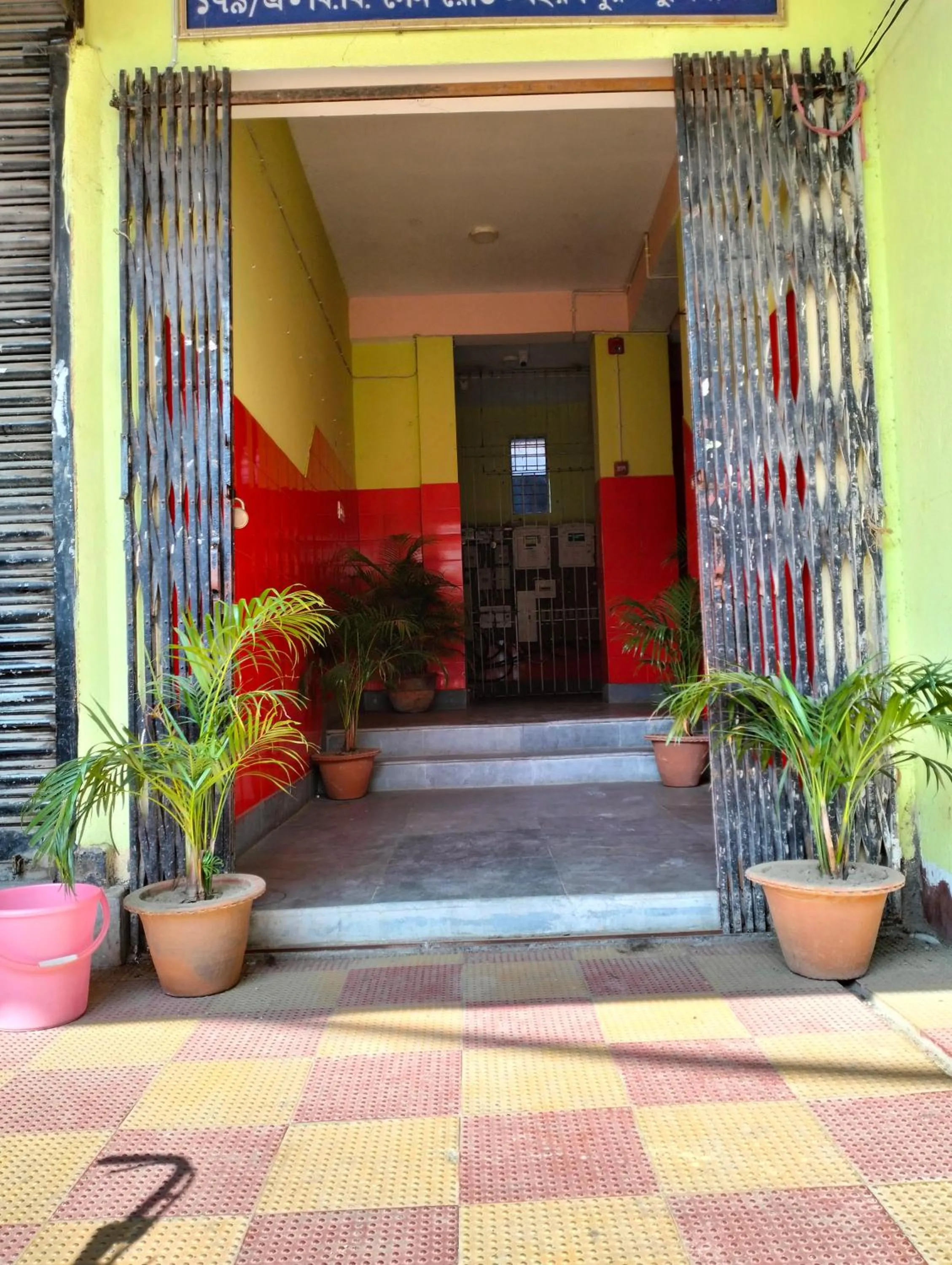 Facade/entrance in Hotel Saan Berhampore