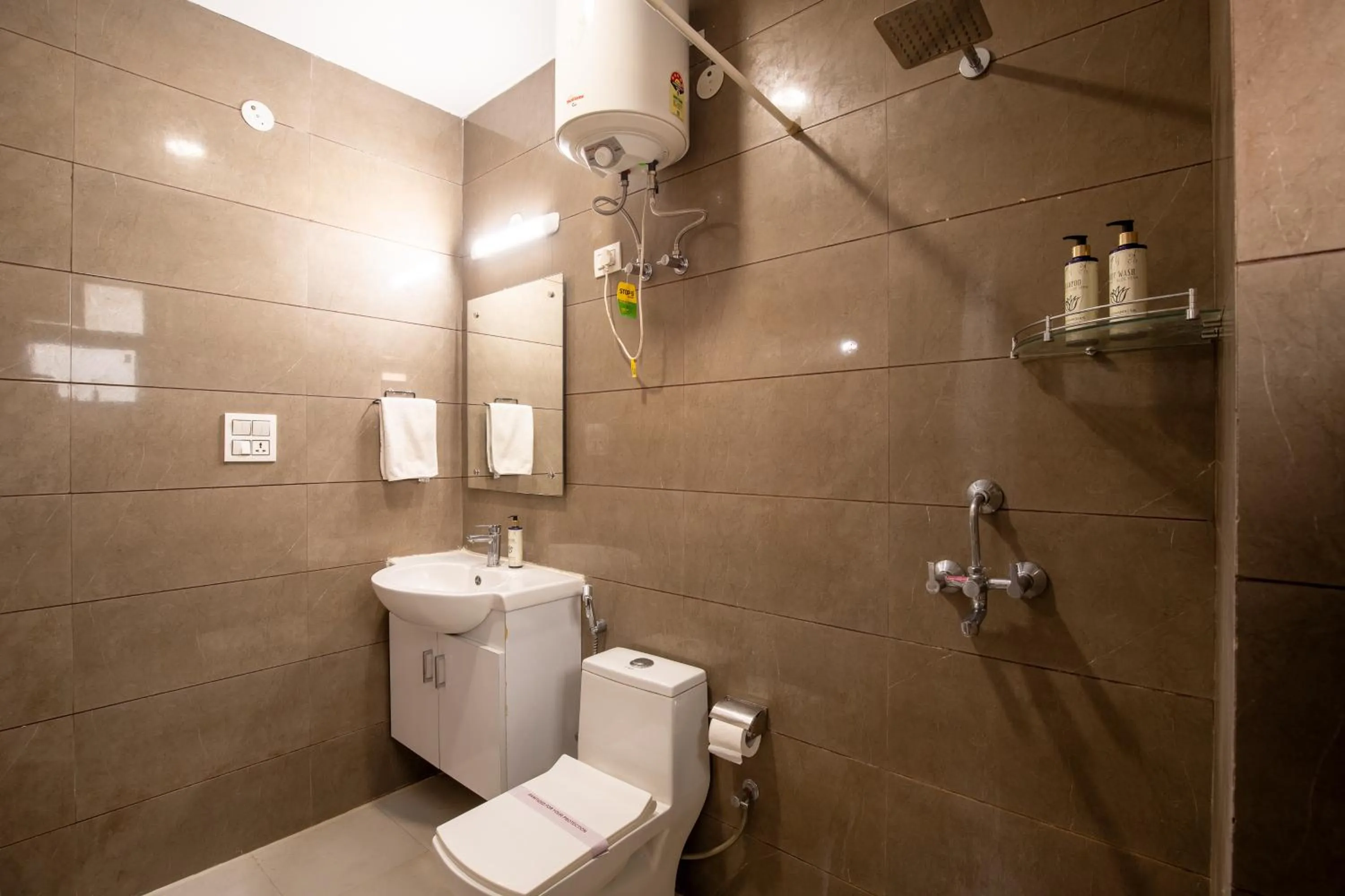 Shower in BedChambers Serviced Apartment, Medicity