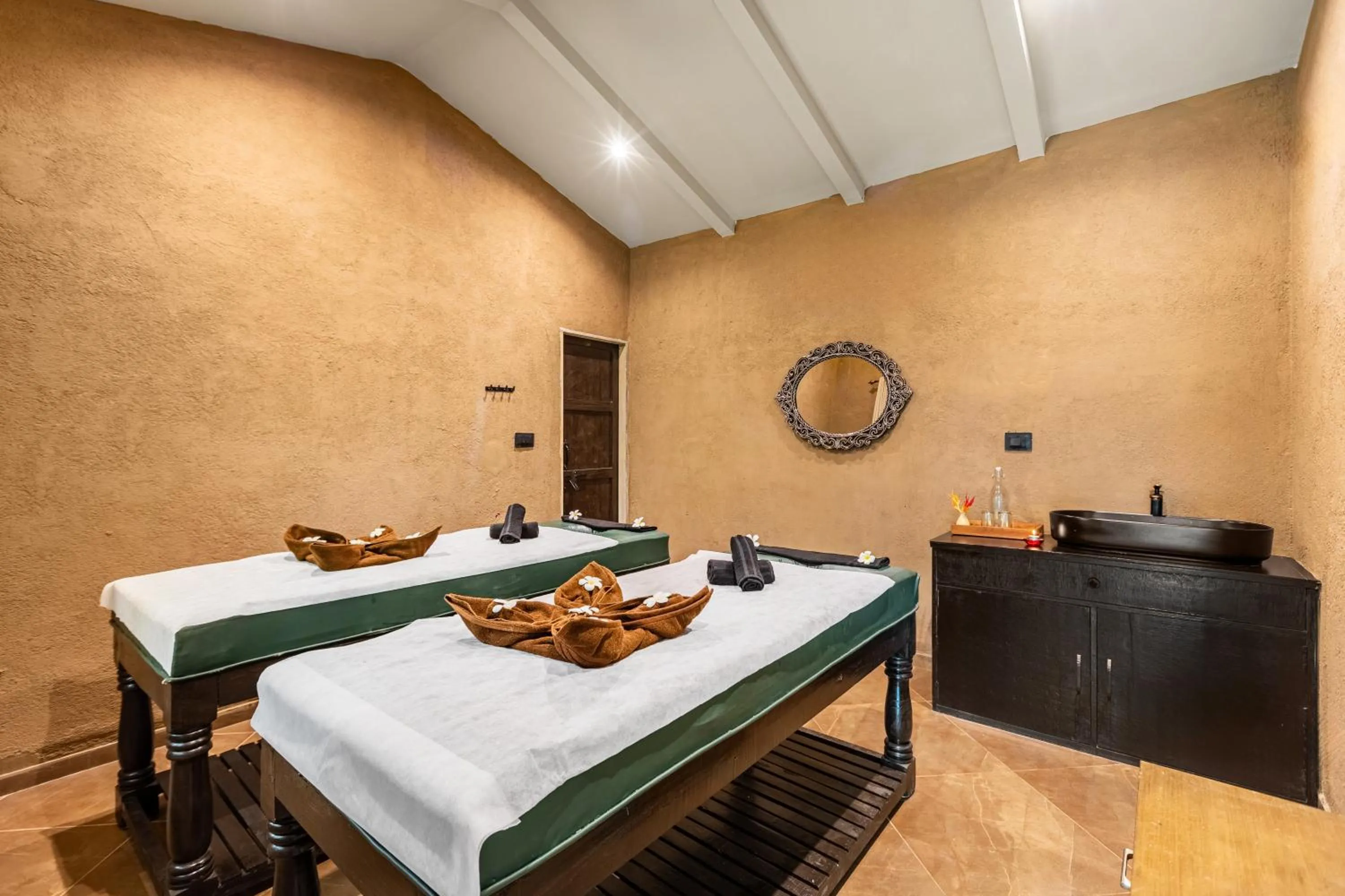 Spa and wellness centre/facilities in Sterling Orient Woods Pench