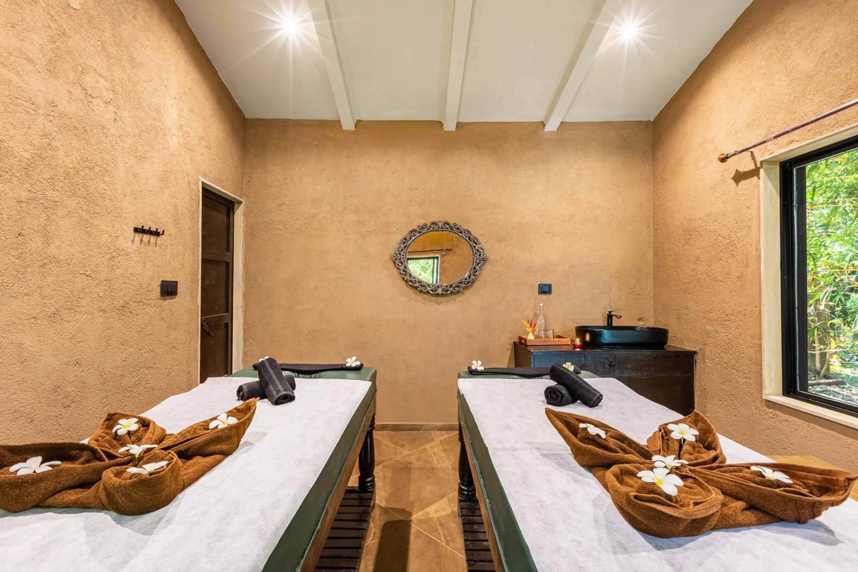 Spa and wellness centre/facilities, Bed in Sterling Orient Woods Pench