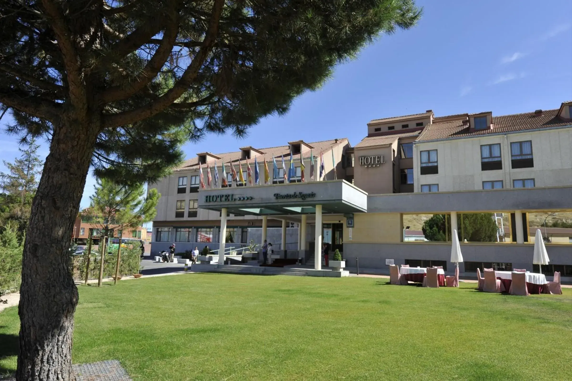 Facade/entrance in Puerta de Segovia Facade/entrance in Puerta de Segovia