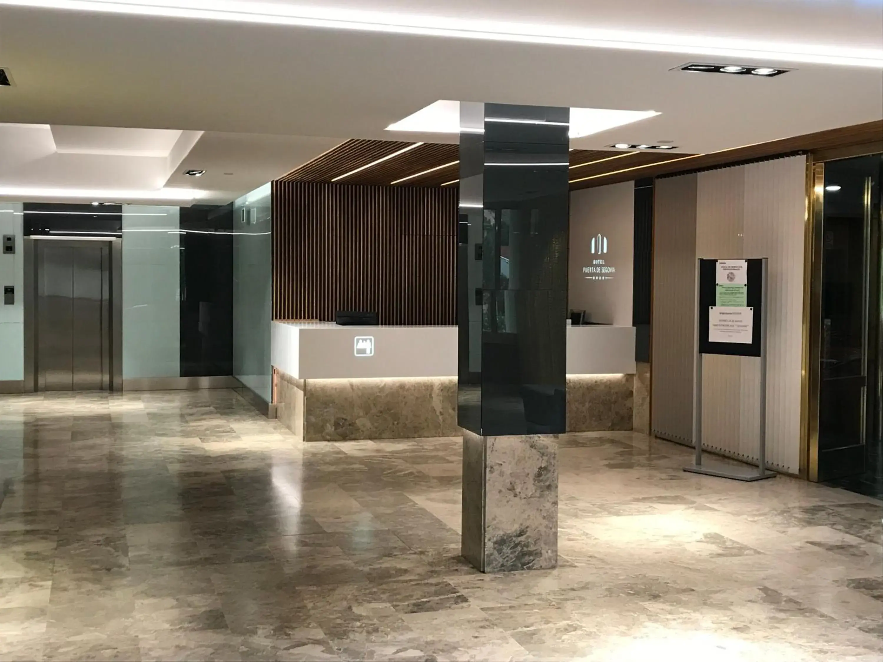 Lobby or reception in Puerta de Segovia Lobby or reception in Puerta de Segovia