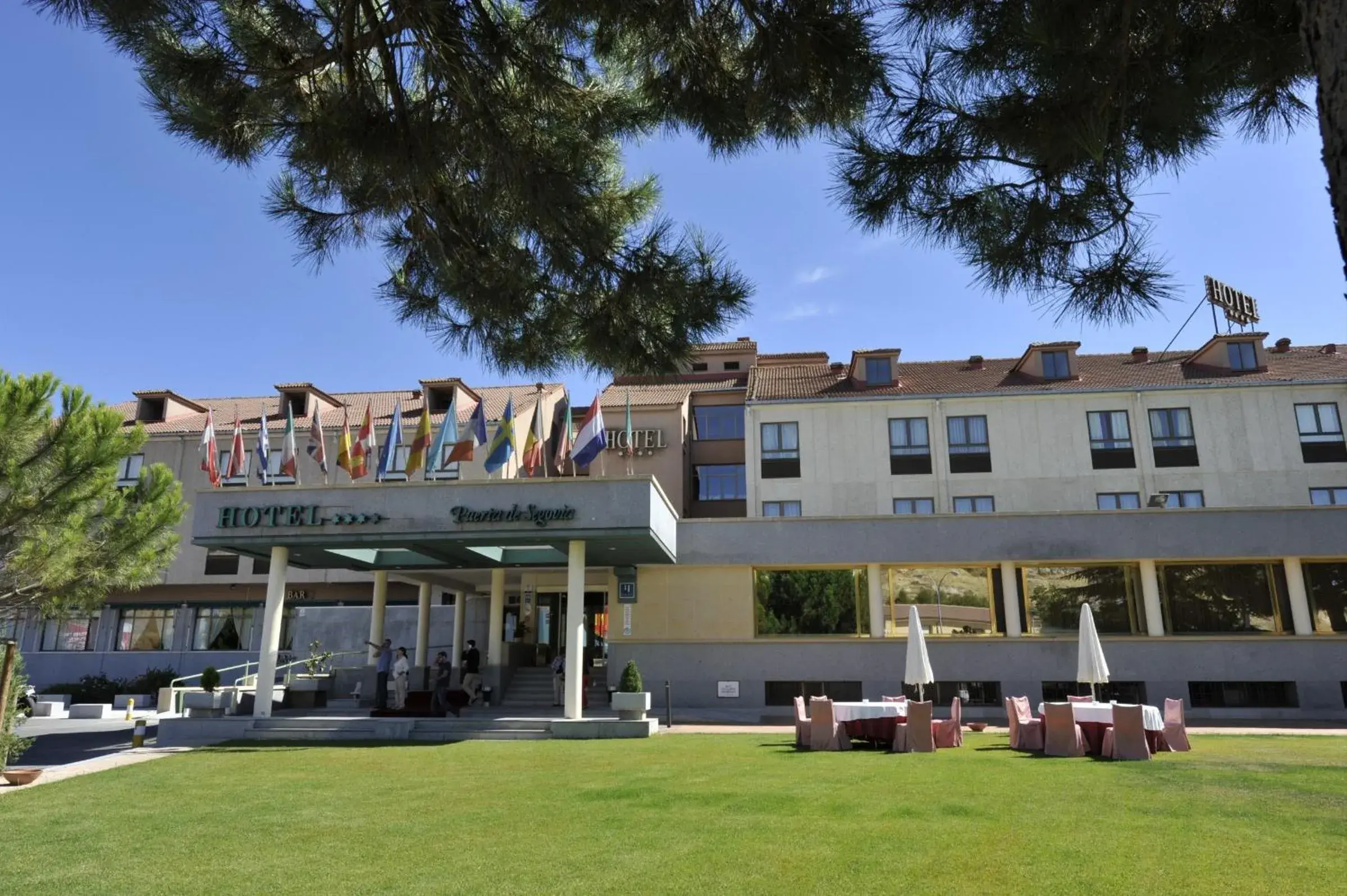 Facade/entrance in Puerta de Segovia Facade/entrance in Puerta de Segovia
