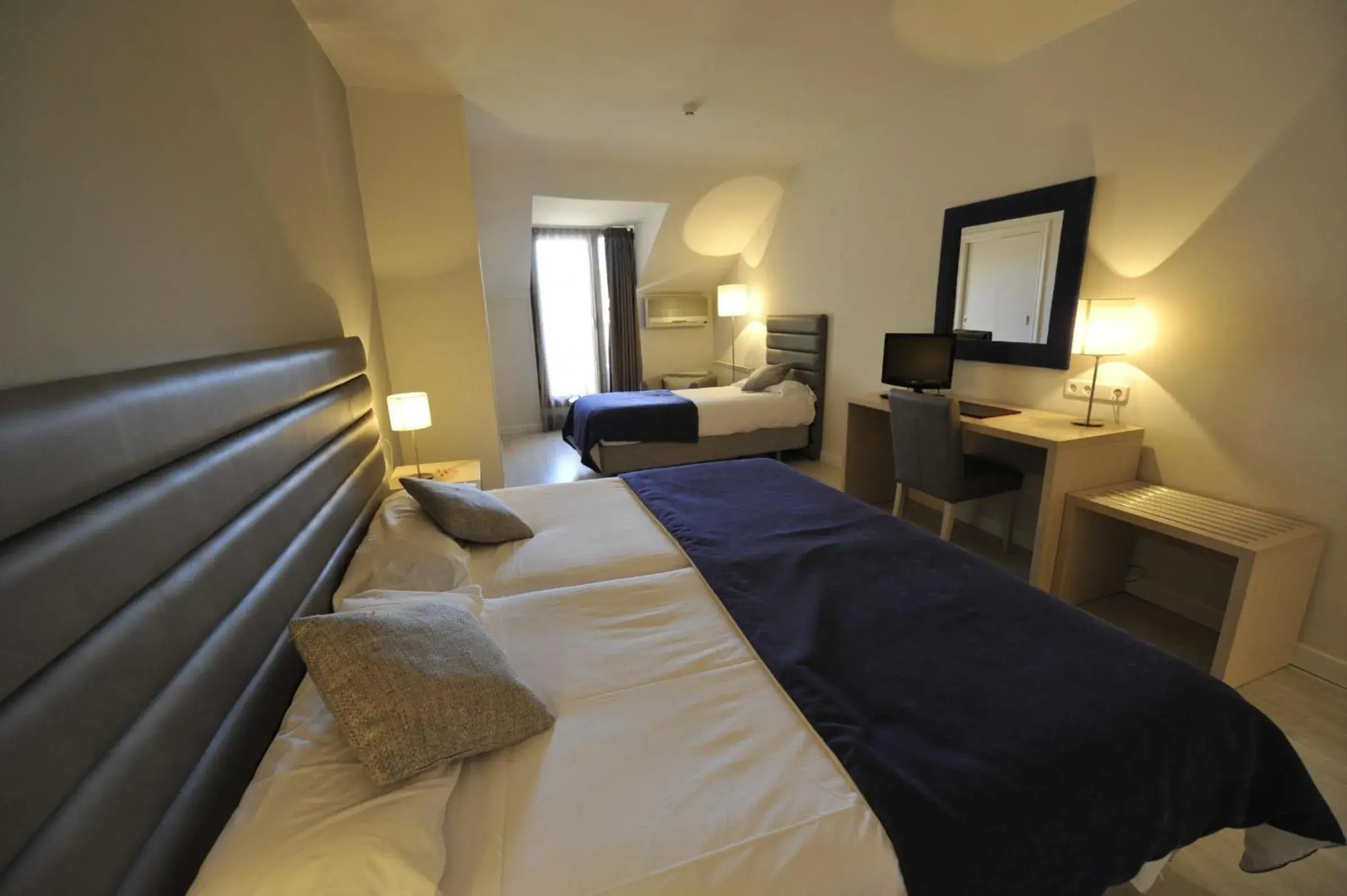 Photo of the whole room, Bed in Puerta de Segovia Photo of the whole room, Bed in Puerta de Segovia