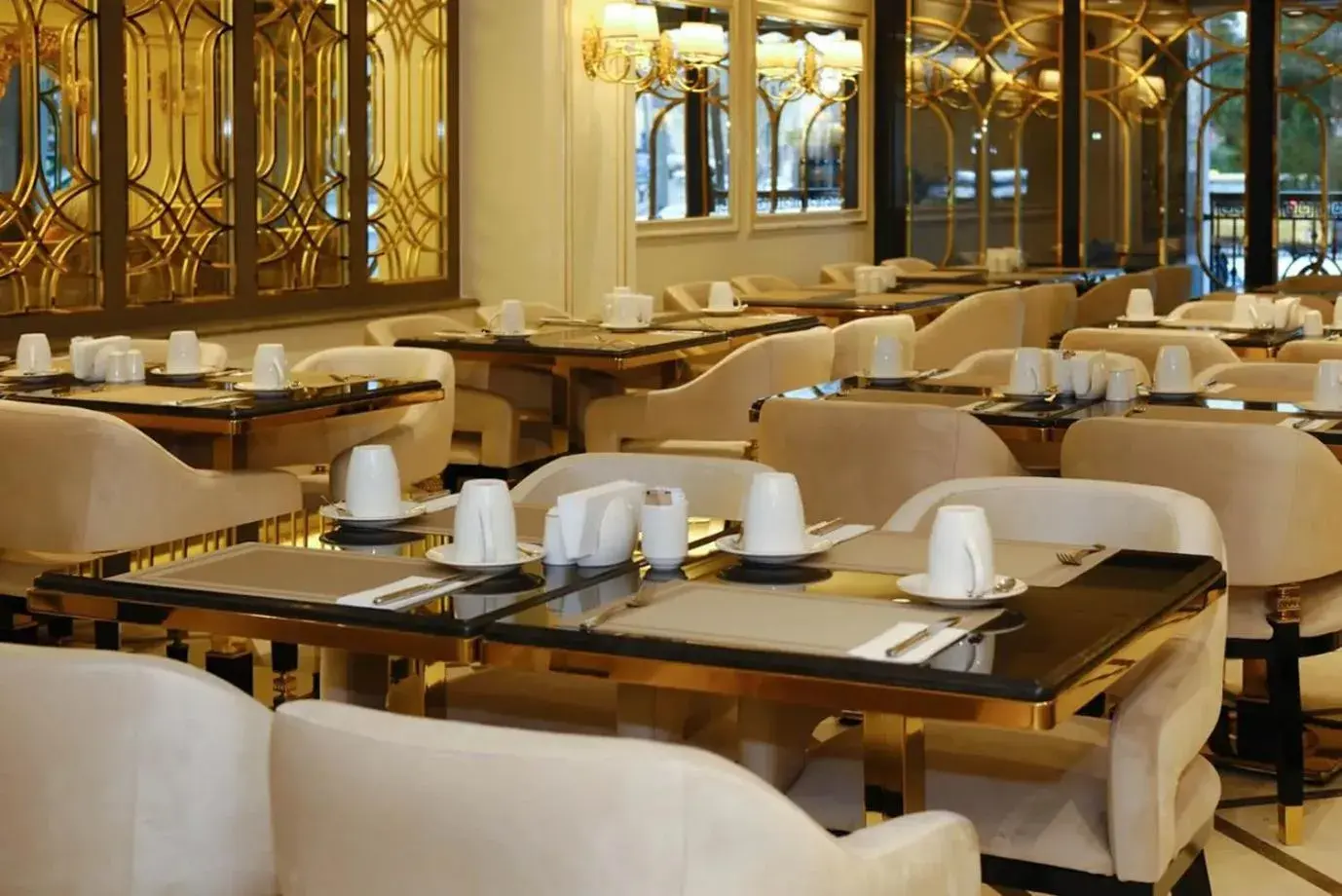 Restaurant/places to eat in Dekalb Hotel Restaurant/places to eat in Dekalb Hotel