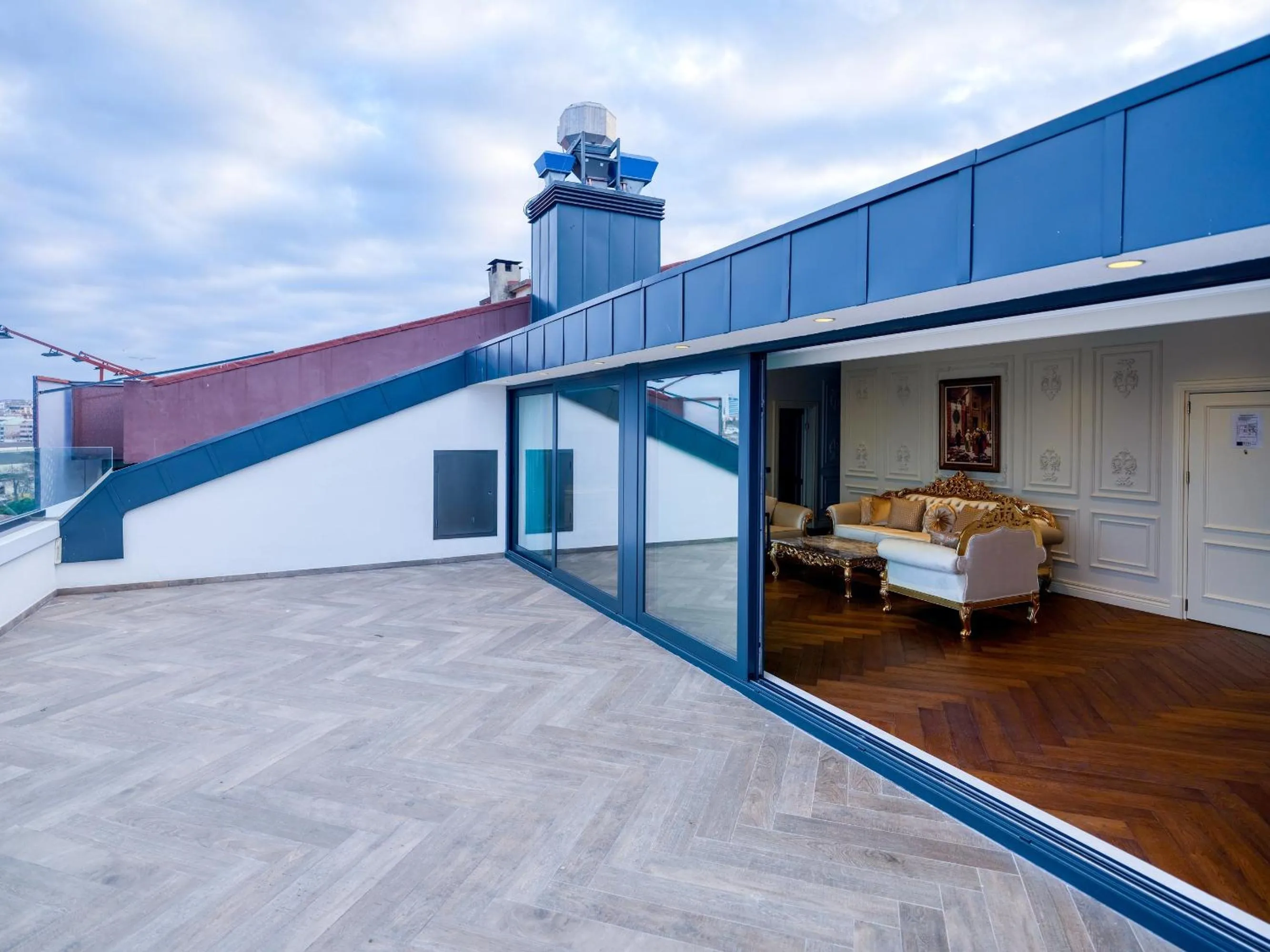 Balcony/Terrace in Dekalb Hotel
