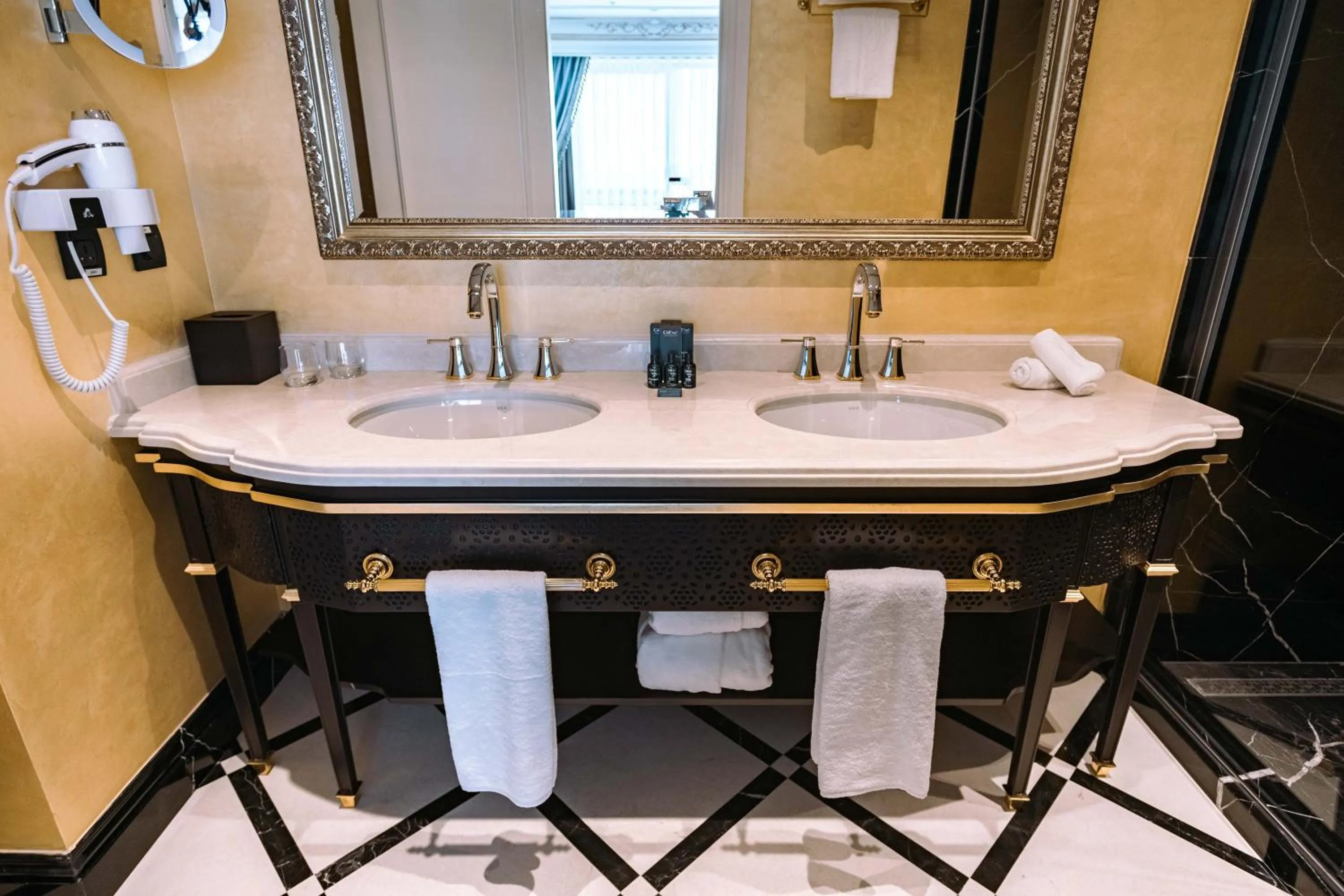 Bathroom in Dekalb Hotel