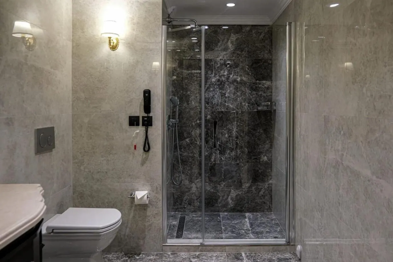 Shower in Dekalb Hotel