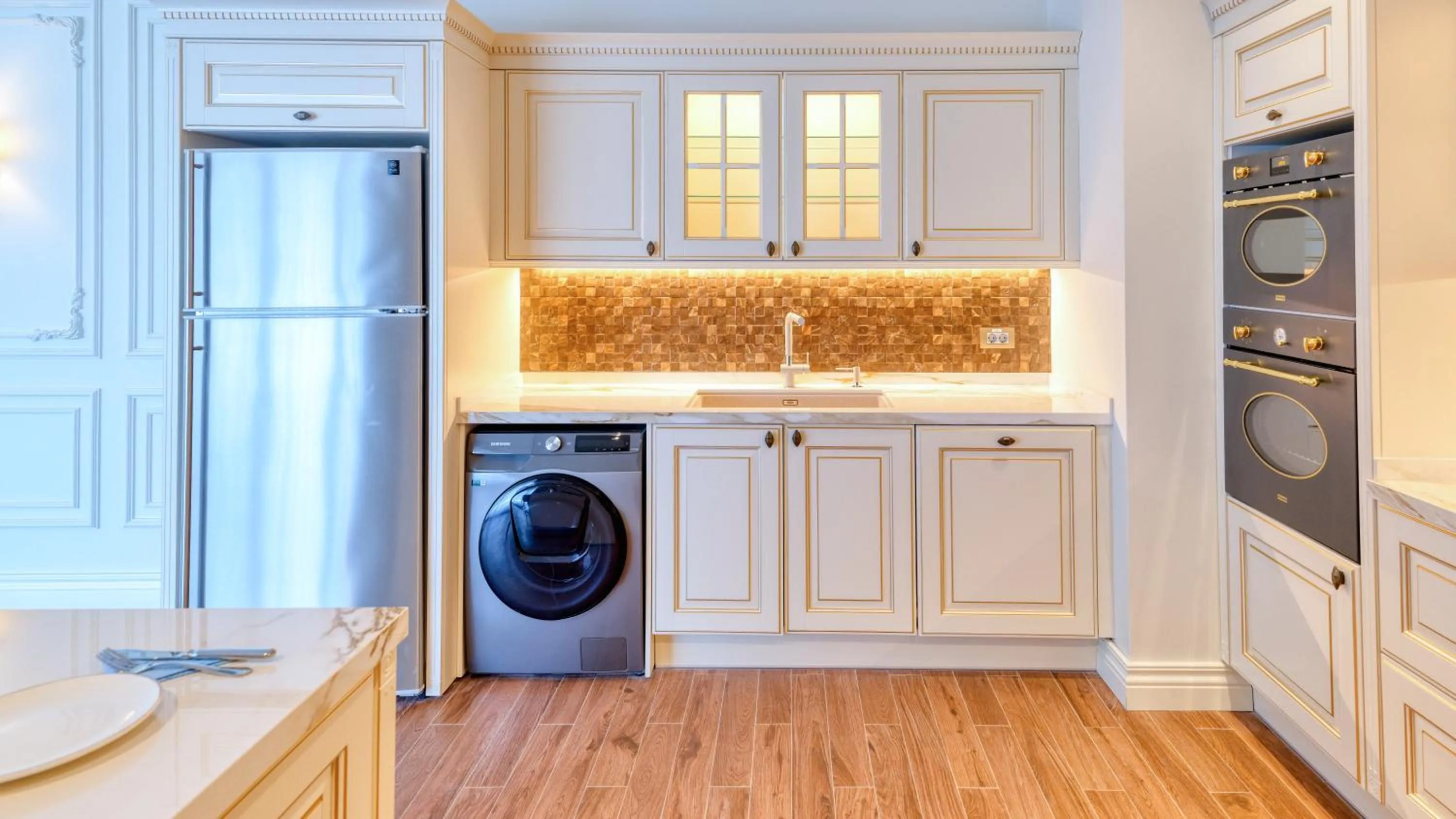 Kitchen or kitchenette in Dekalb Hotel