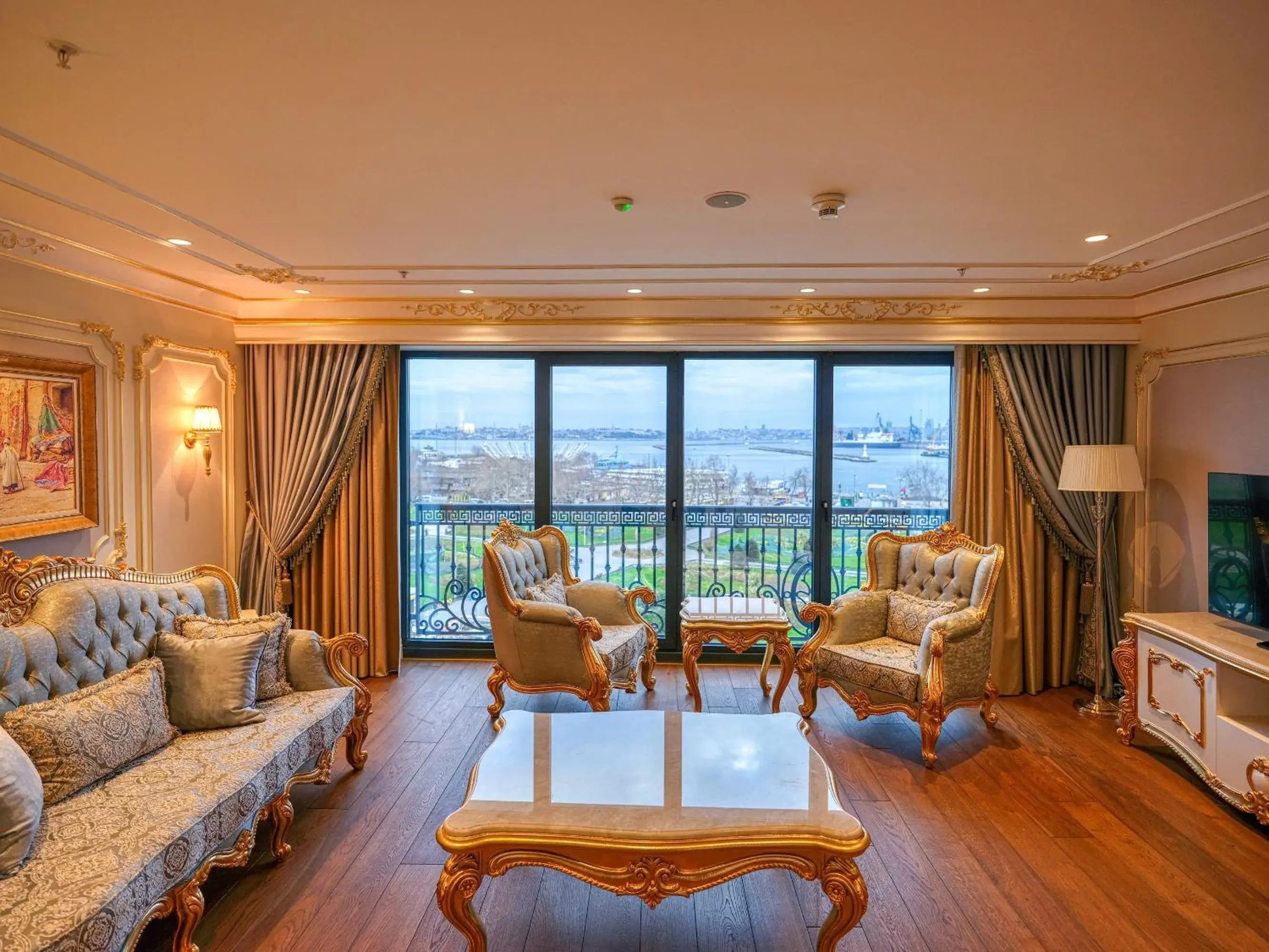 Living room in Dekalb Hotel Living room in Dekalb Hotel