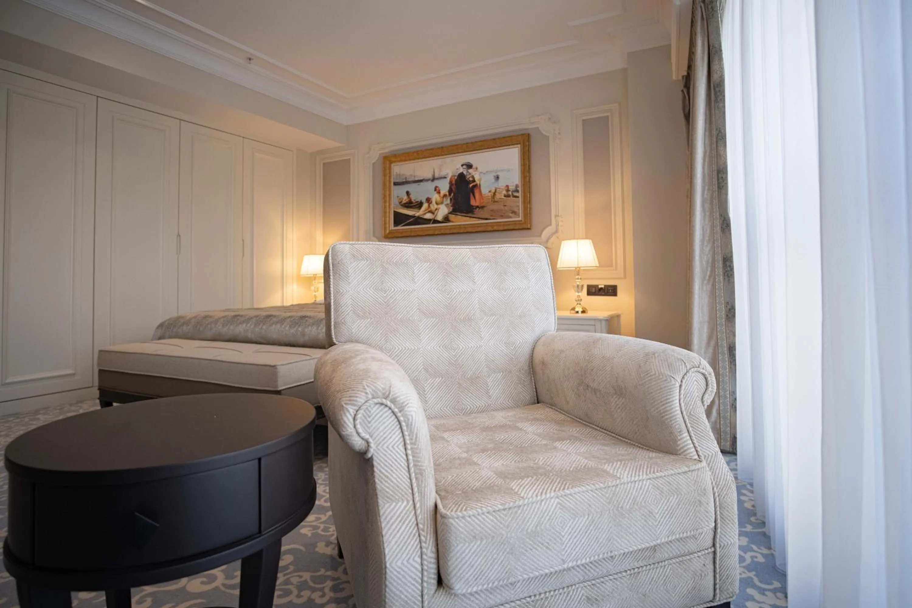 Seating area in Dekalb Hotel