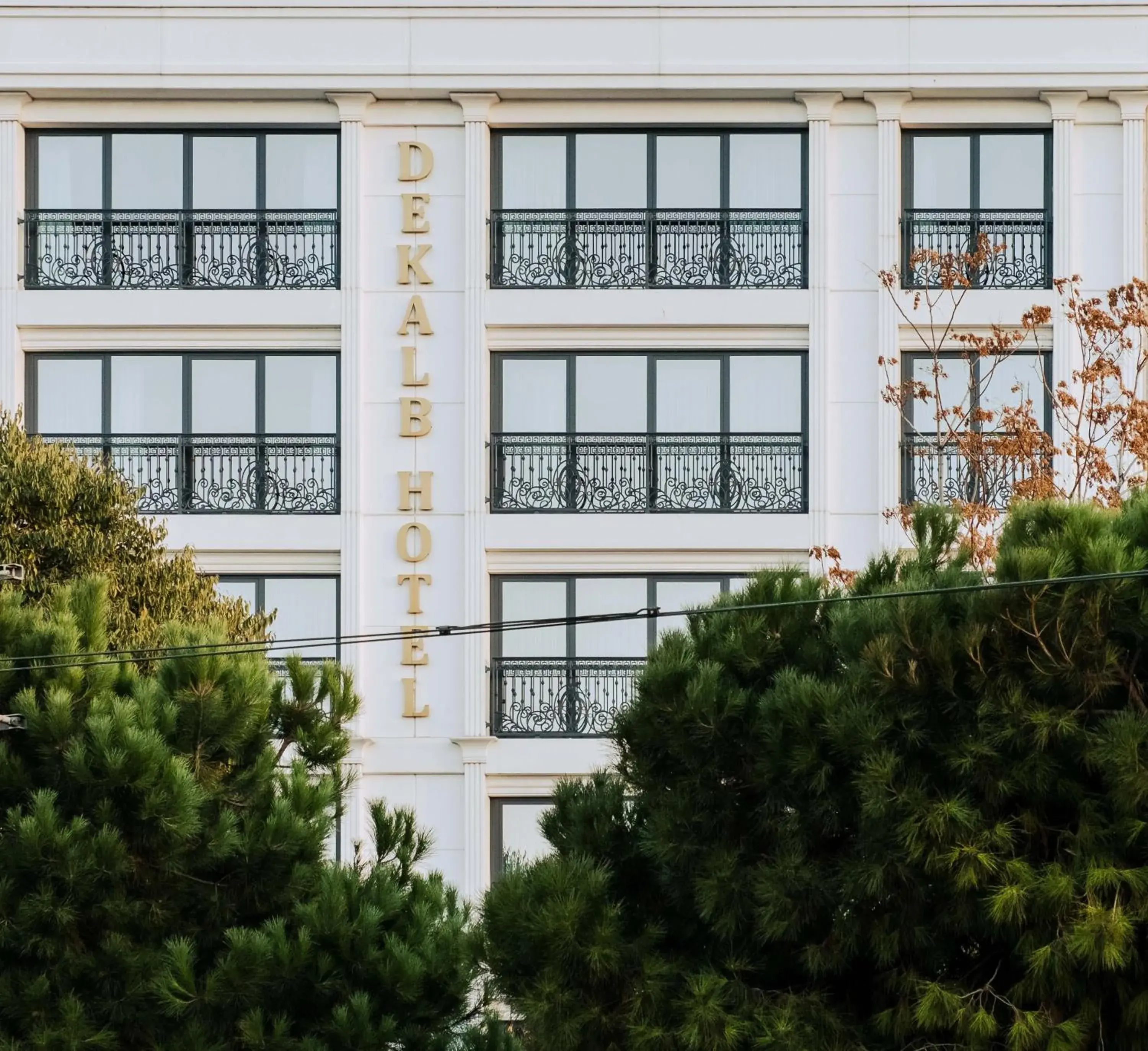 Property building in Dekalb Hotel Property building in Dekalb Hotel