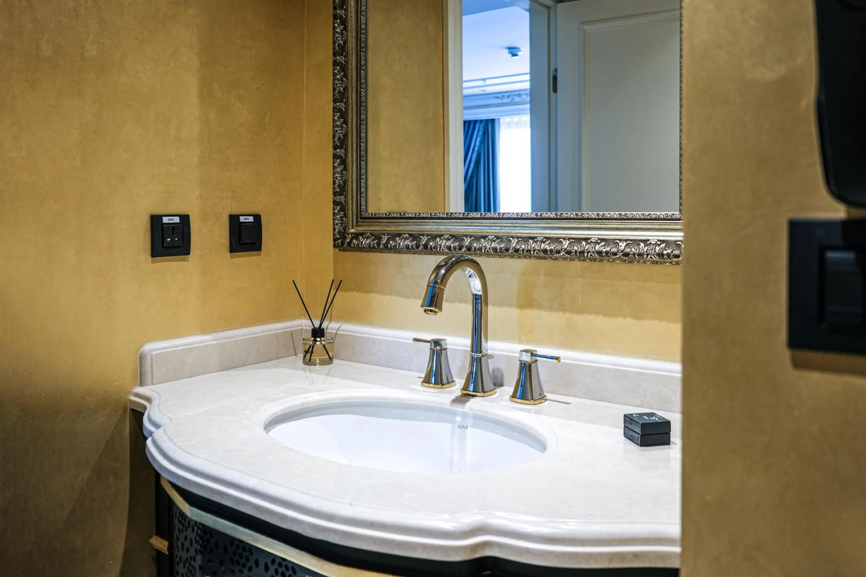 Bathroom in Dekalb Hotel