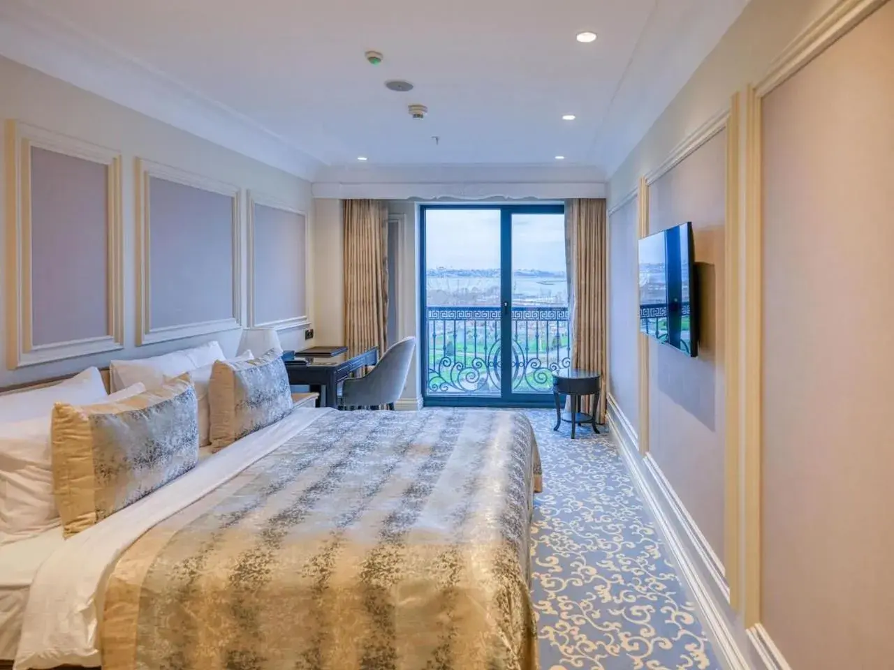 Deluxe Room with Sea View in Dekalb Hotel Deluxe Room with Sea View in Dekalb Hotel