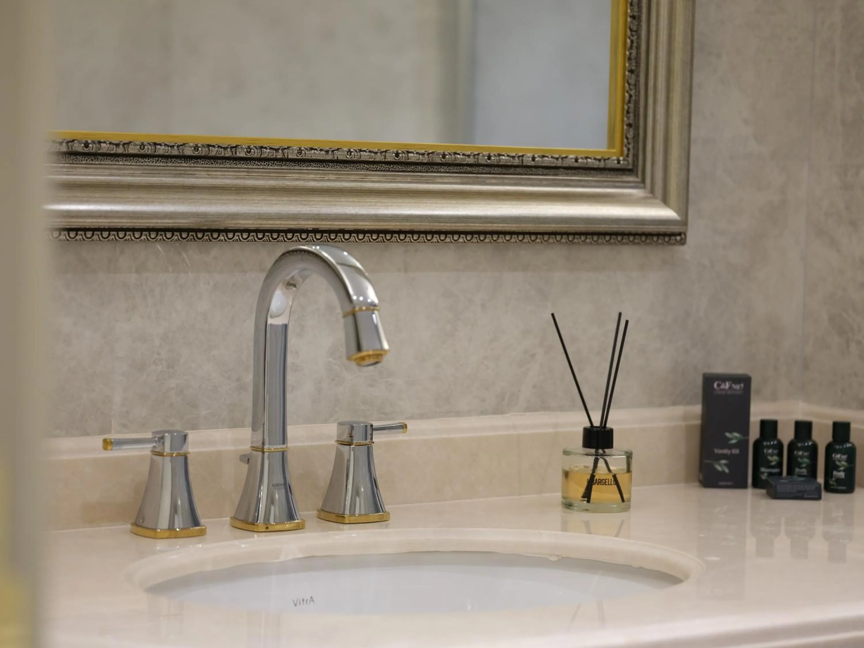 Bathroom in Dekalb Hotel