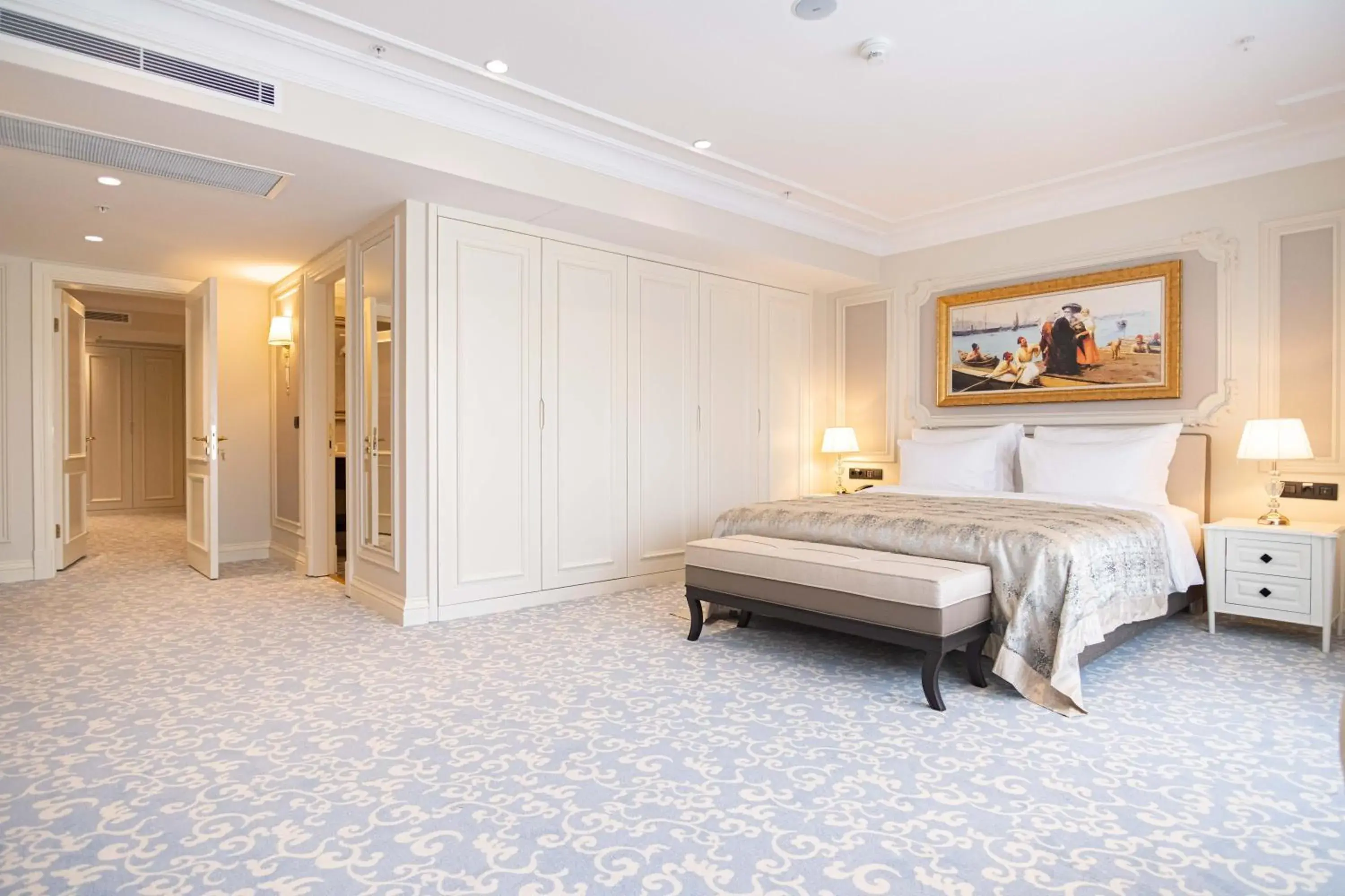 Family Suite Room with City View in Dekalb Hotel Family Suite Room with City View in Dekalb Hotel