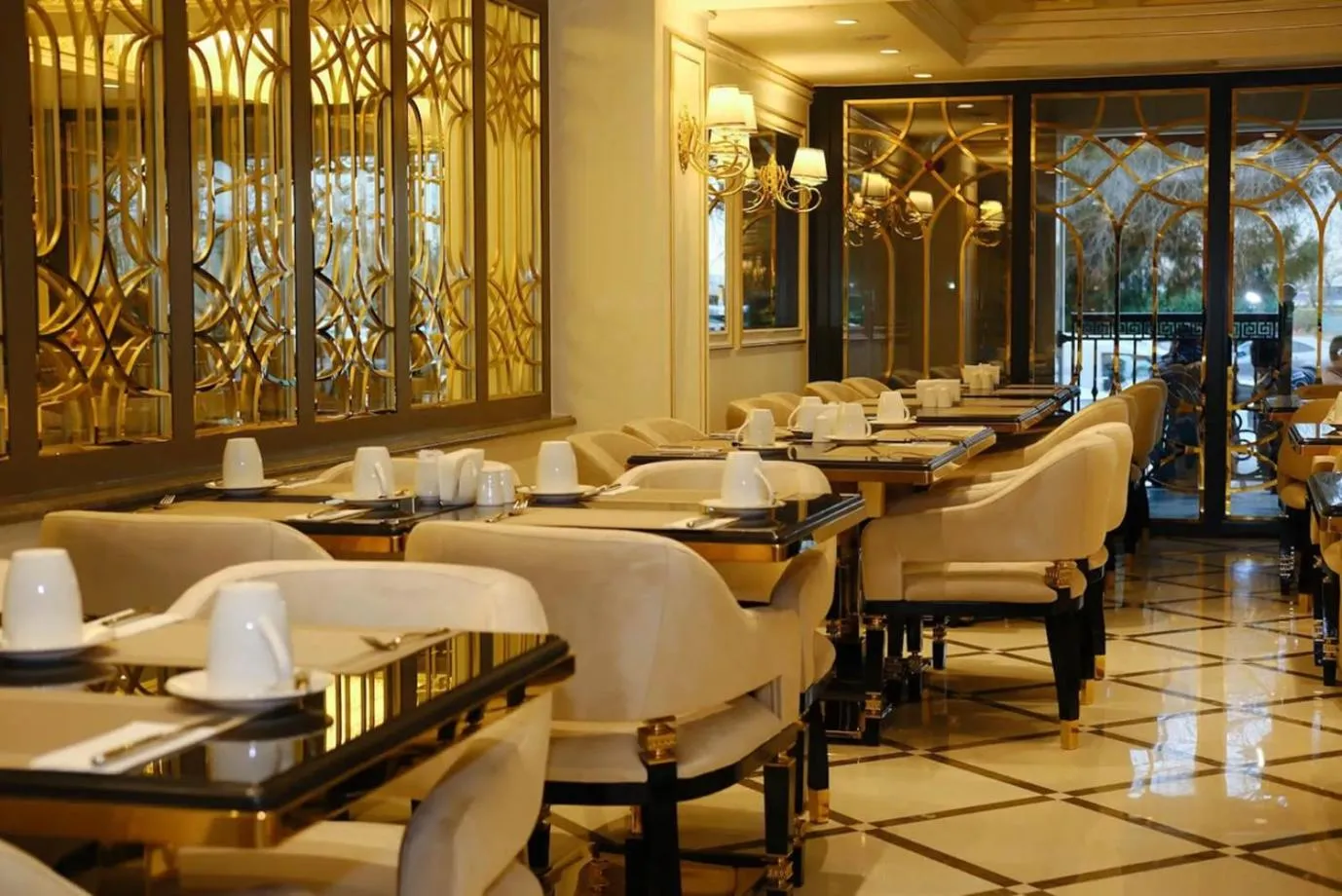 Restaurant/places to eat in Dekalb Hotel