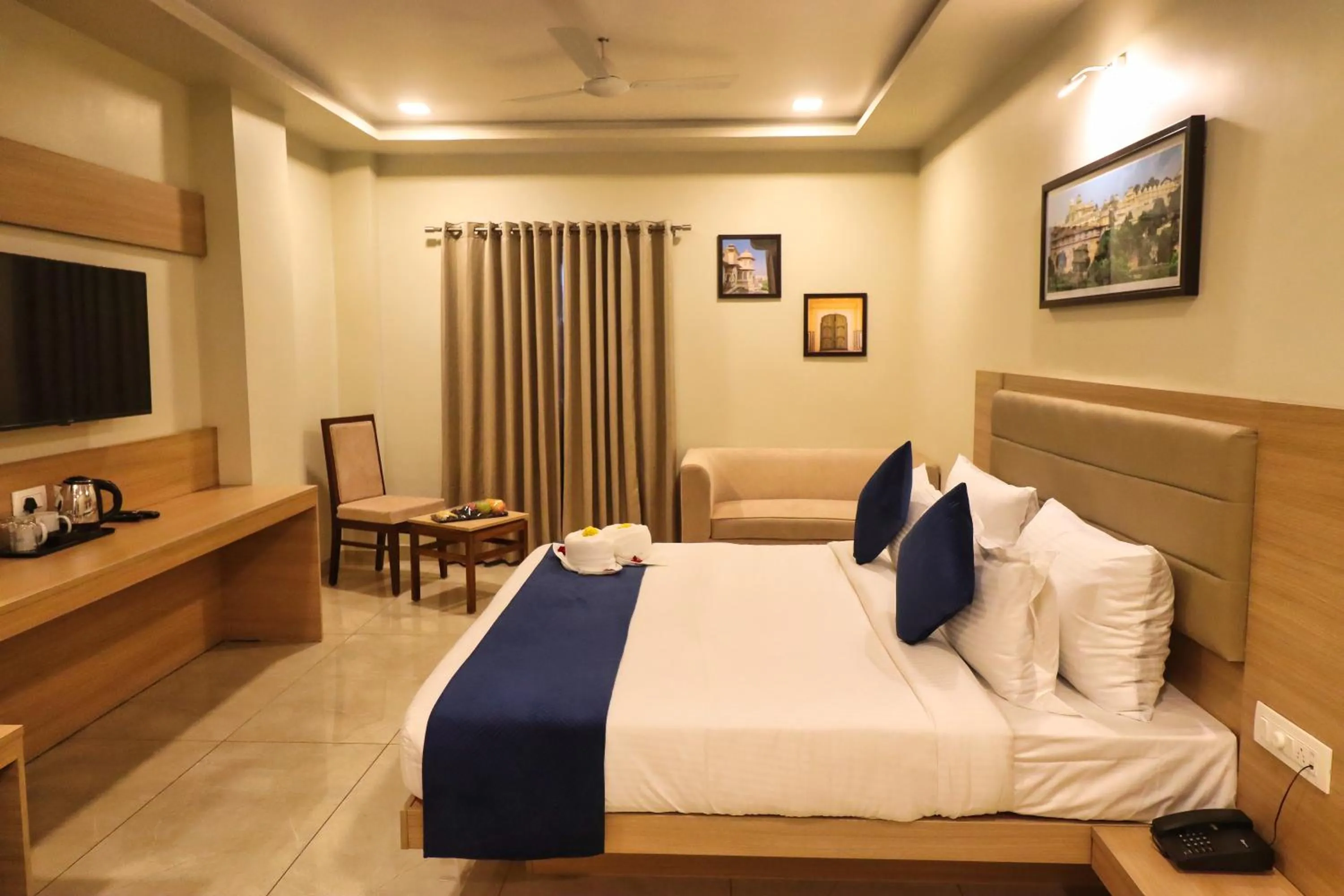 Photo of the whole room, Bed in Clarks Inn Express Udaipur