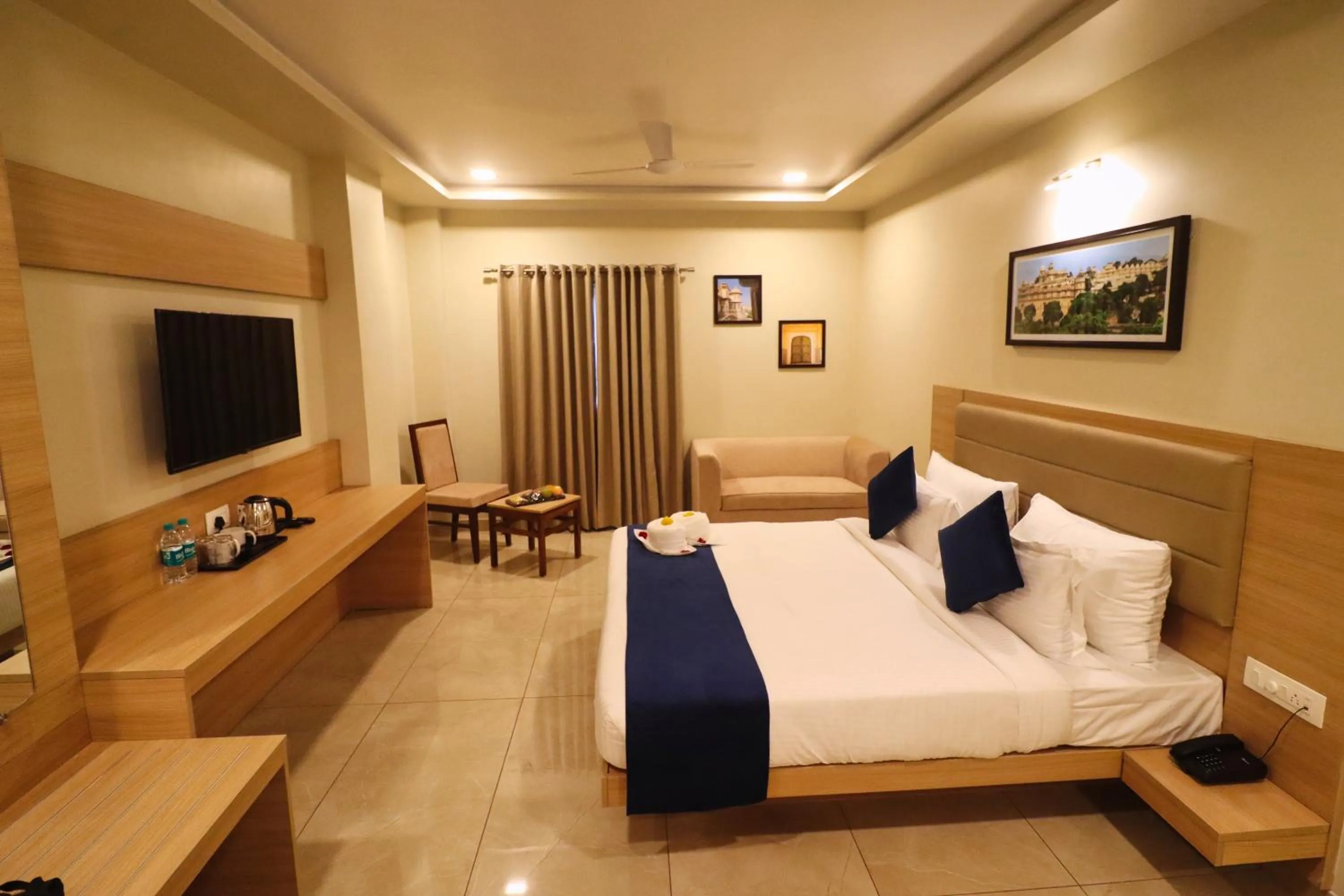 Bed in Clarks Inn Express Udaipur