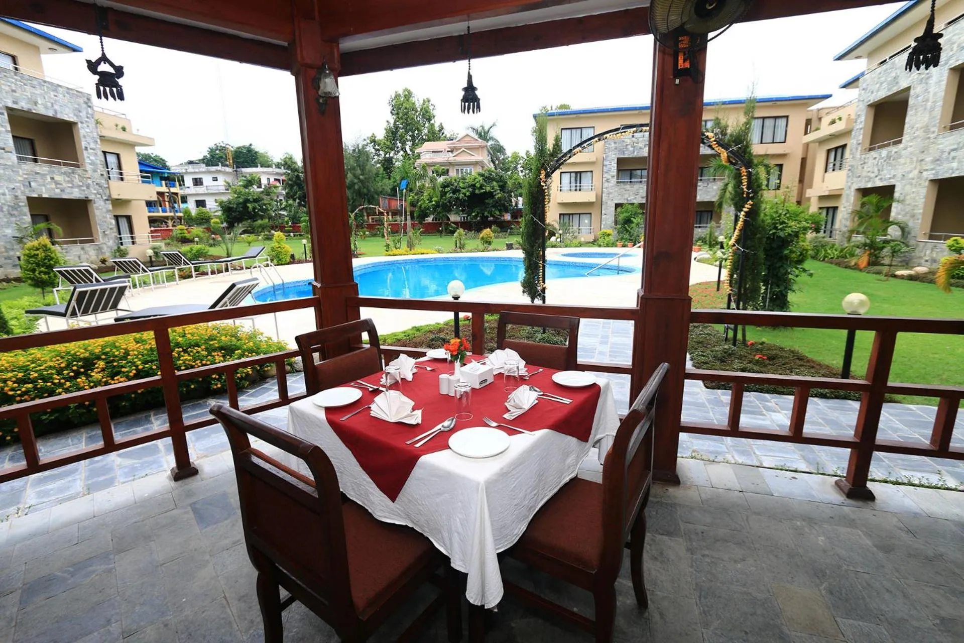 Restaurant/places to eat in Bharatpur Garden Resort