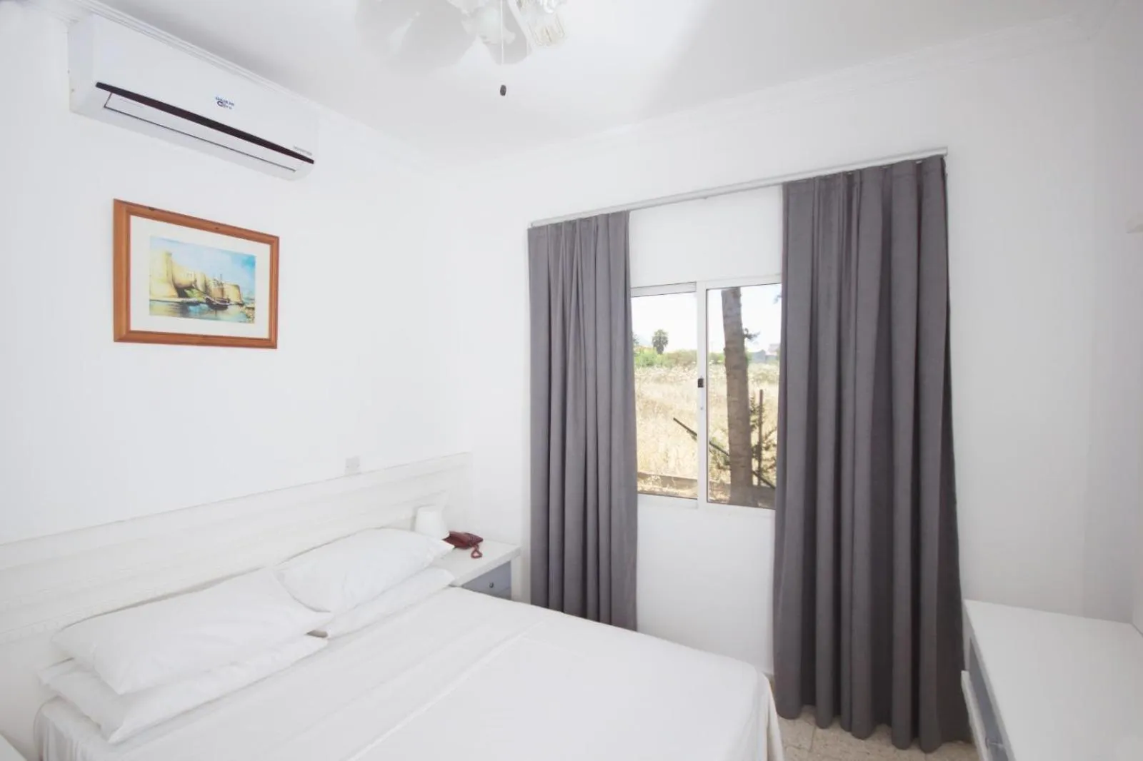 Bed in Mountain View Hotel