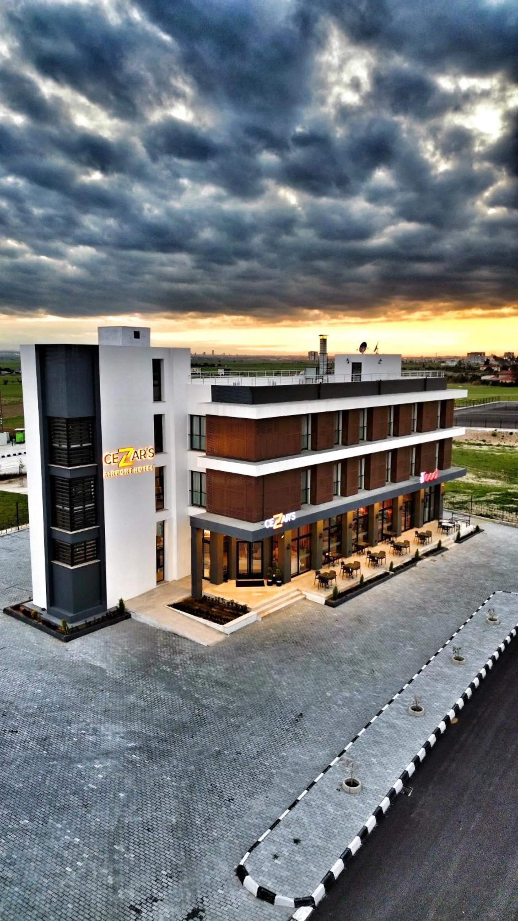 Cezar's Airport Hotel