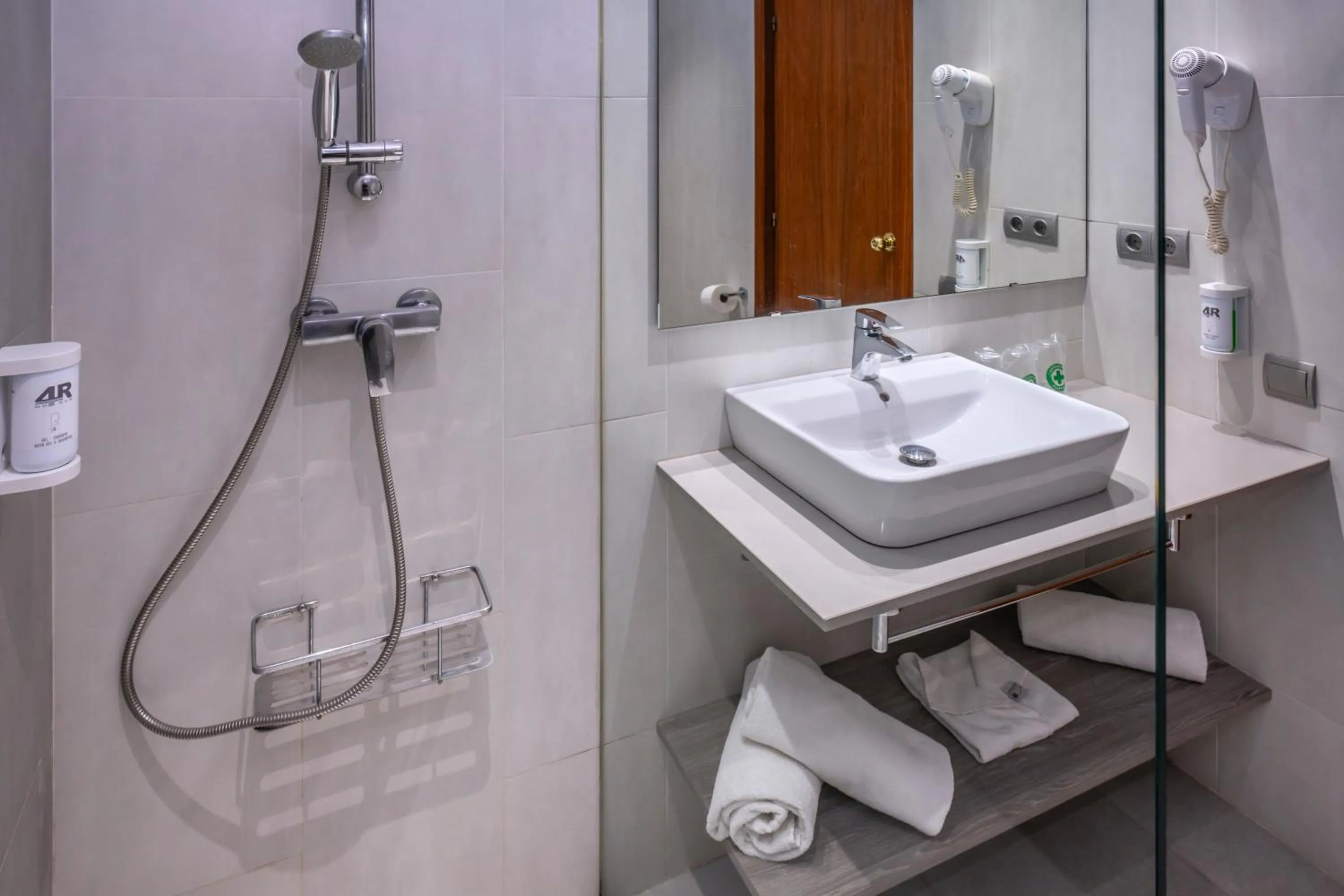 Bathroom in 4R Salou Park Resort I