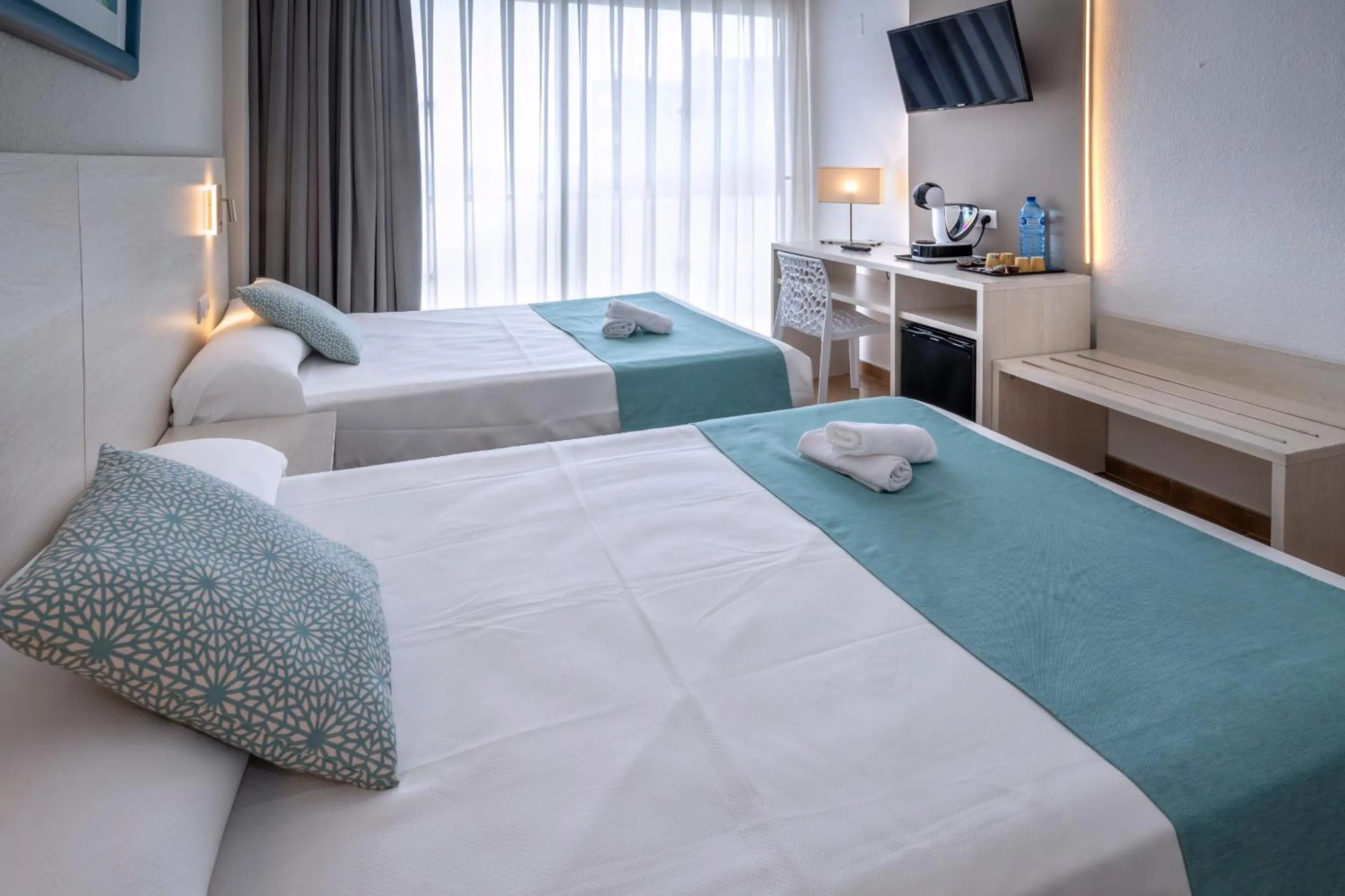 Photo of the whole room, Bed in 4R Salou Park Resort I