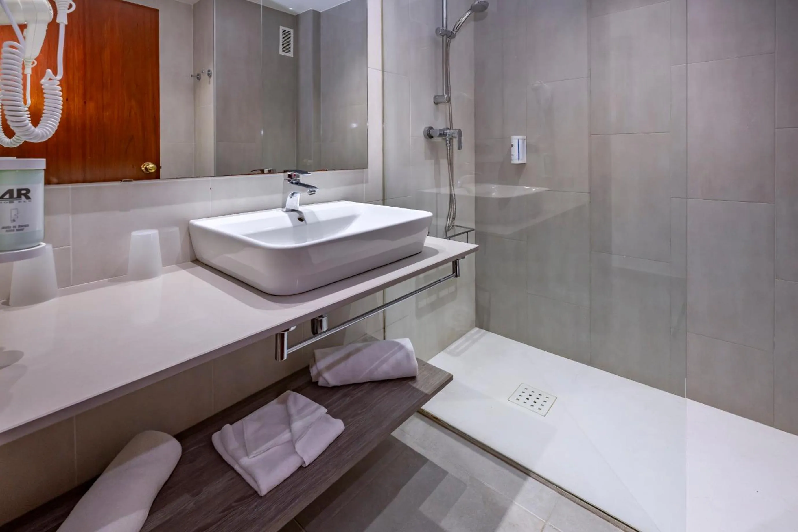 Bathroom in 4R Salou Park Resort I