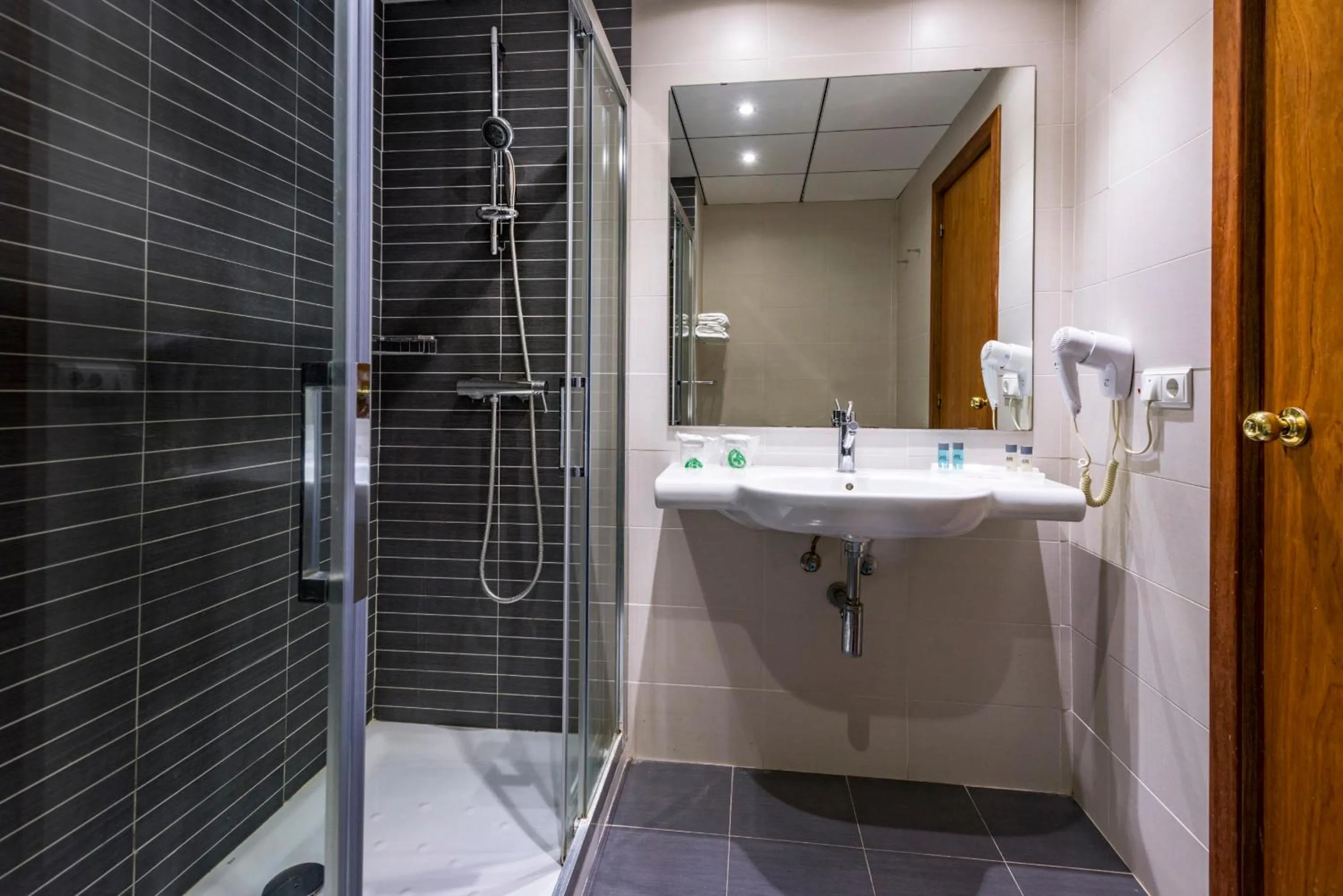 Bathroom in 4R Salou Park Resort I