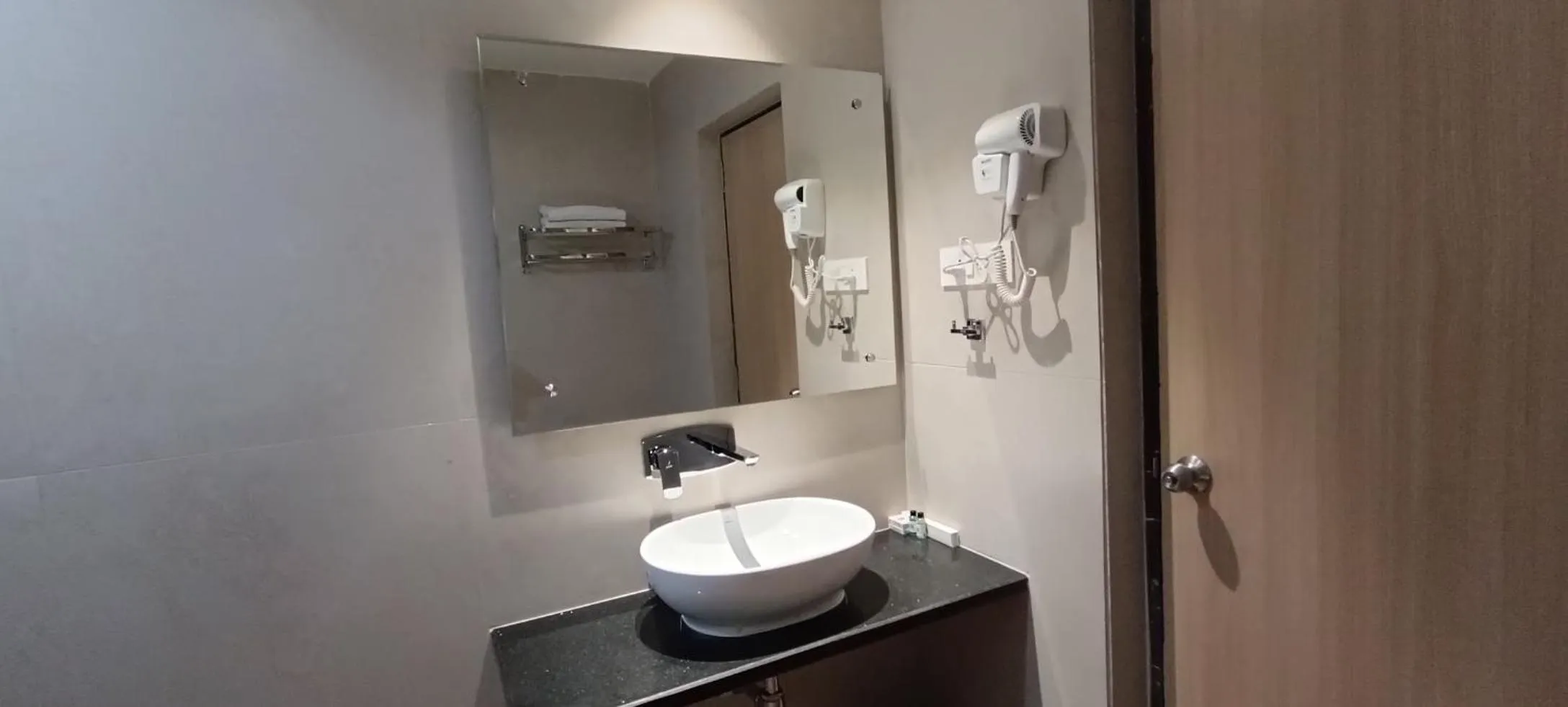 Bathroom in Hotel Lee Garden Near to Blue Flag Beach 500 Mtrs